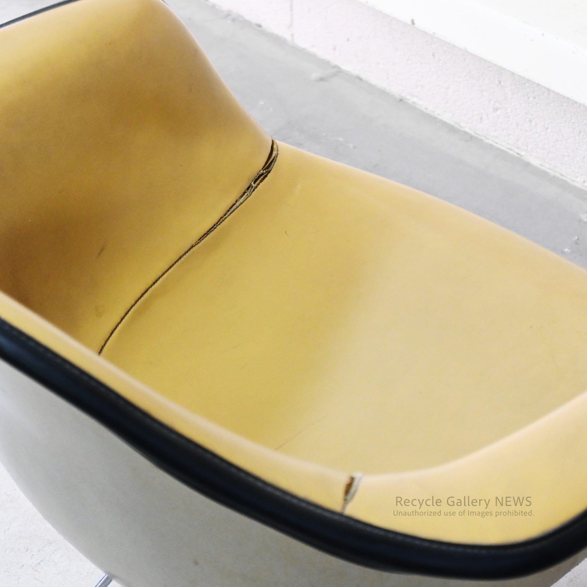Vintage Herman Miller Eames 1st Generation Arm Shell Chair American Mid Century With Damage / ハーマンミラー イームズ アームシェルチェア 1ｓｔ ﾀﾞﾒｰｼﾞ イームズ夫妻 ミットセンチュリー アメリカ