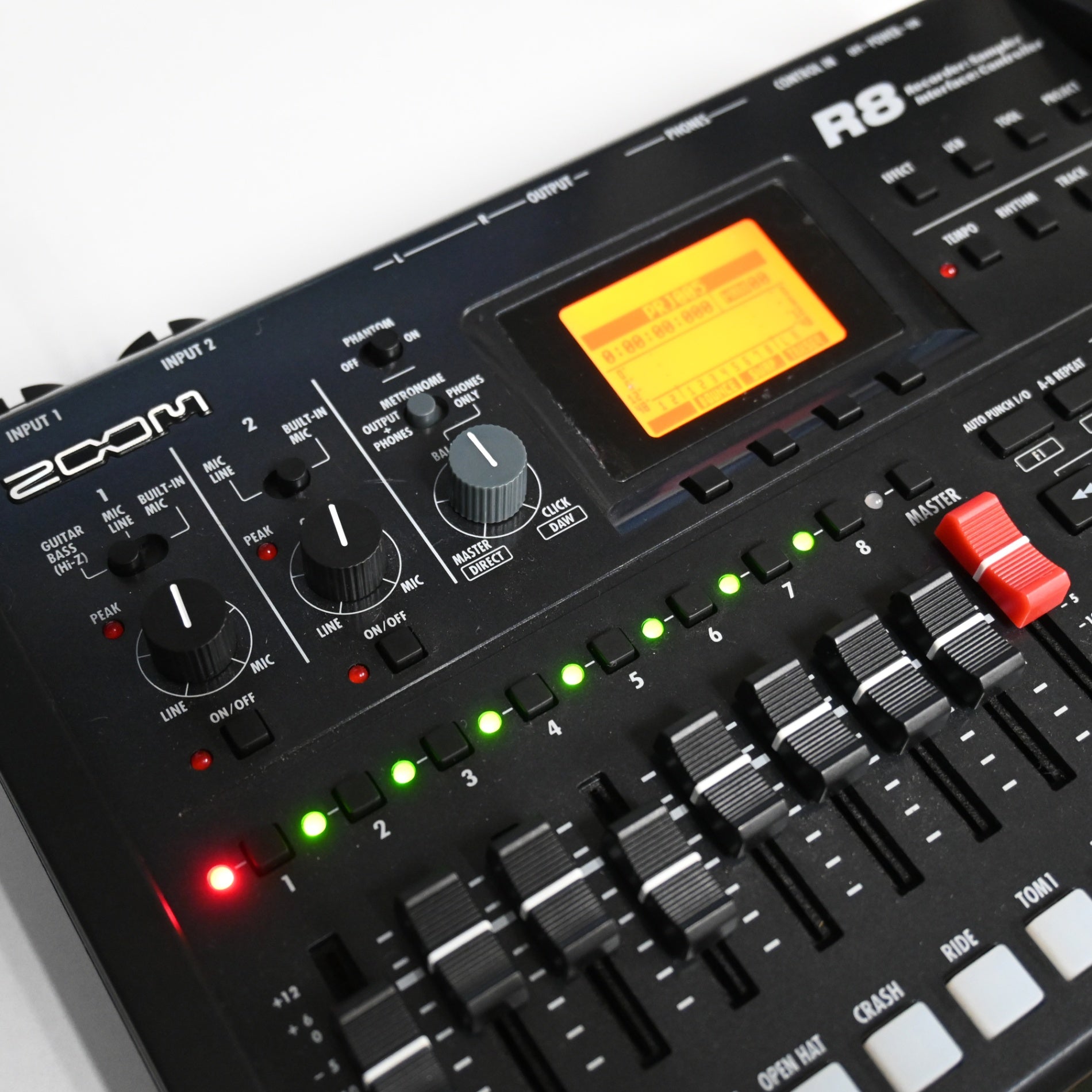 ZOOM R8 Multi-Track Recorder + FS 01 Foot Switch Set Discontinued product / ズーム R8 マルチトラックレコーダー＋ FS 01フットスイッチ セット 生産終了モデル