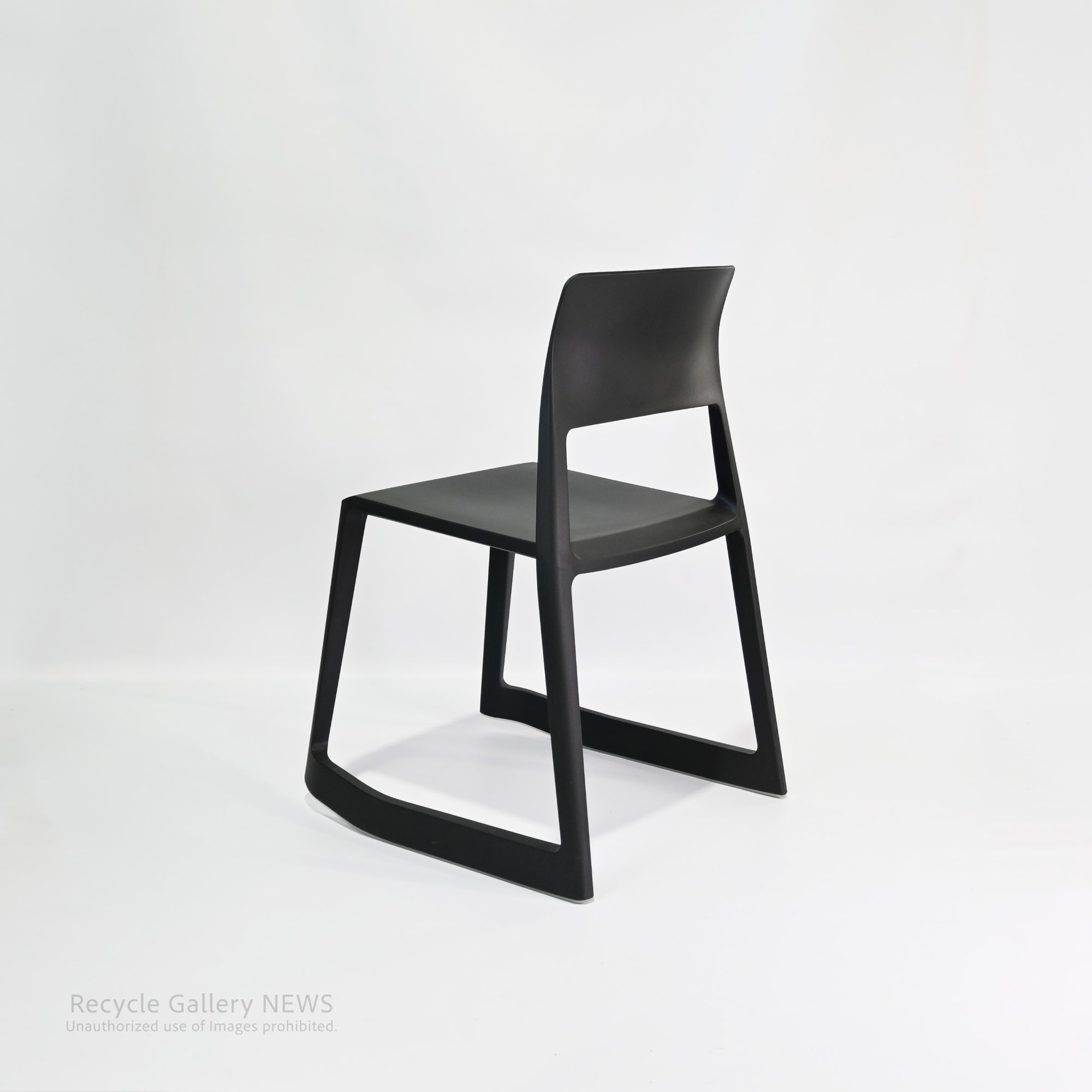 vitra tiptonchair Swiss Product Design by Architects Edward Barber & Jay Osgerby / ヴィトラ ティップ トン チェアー  スイス プロダクトデザイン 建築家 　エドワード・バーバー ジェイ・オズガビー