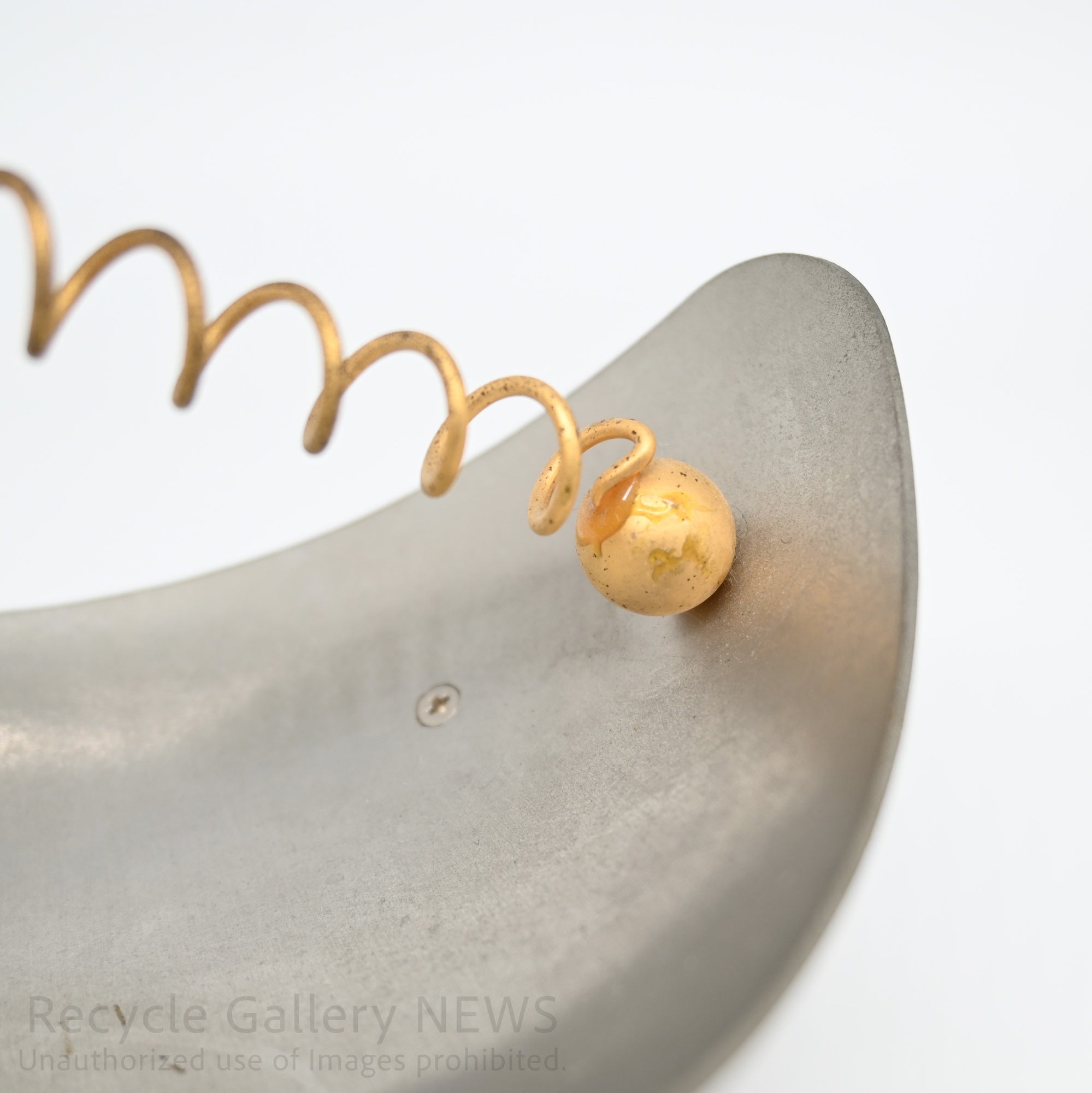 Vintage Mid Century Crescent-shaped Metal Ash Tray Silver Gold  Art Object / ミッドセンチュリーデザイン 半月型 アッシュトレイ 灰皿 メタルトレイ オブジェ シルバー ゴールド