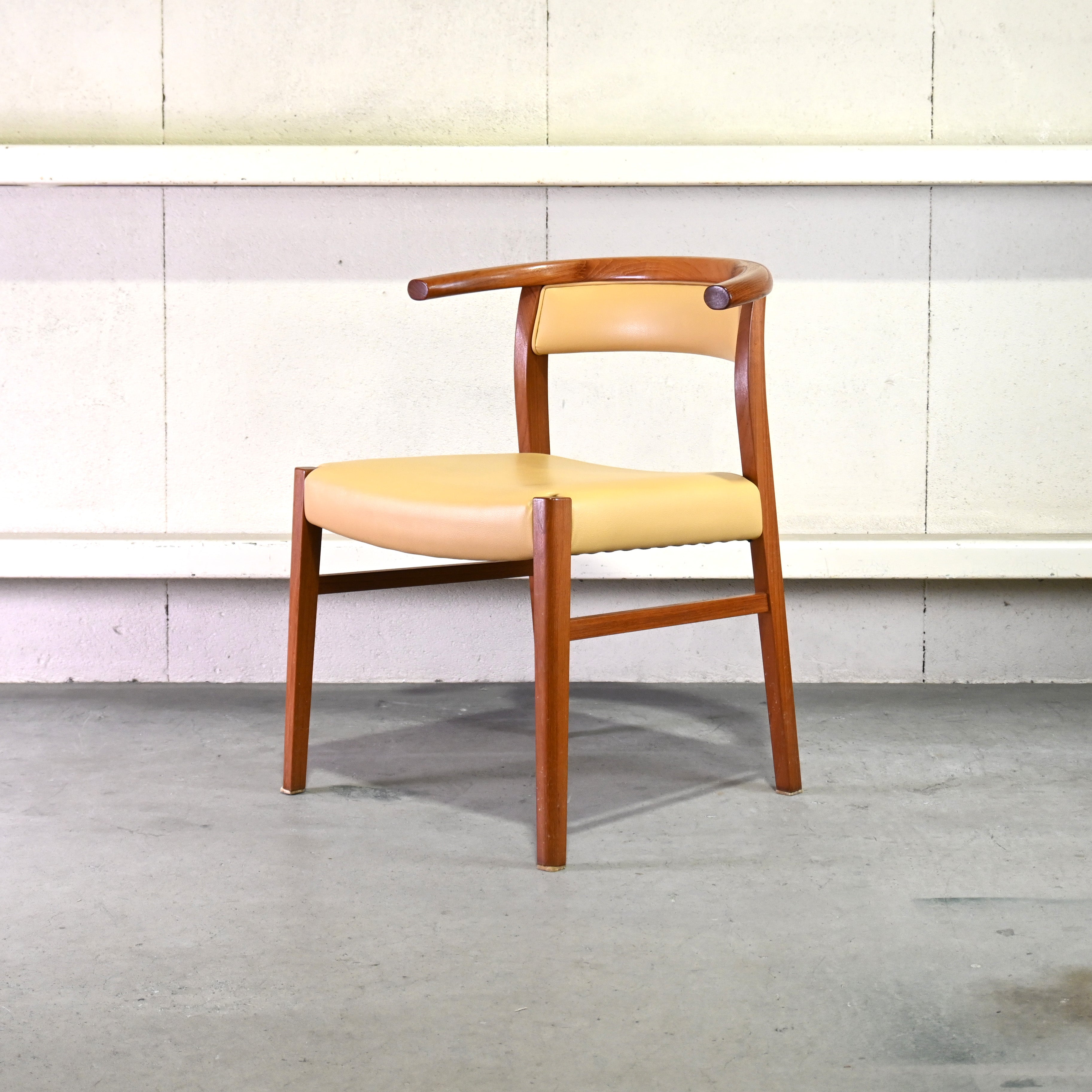 Aobayashi Seisakujyo Teakwood Arm Dining chair Yellow Japan vintage Scandinavian design / 青林製作所 チーク材 アーム ダイニングチェア イエロー ジャパンヴィンテージ 北欧デザイン