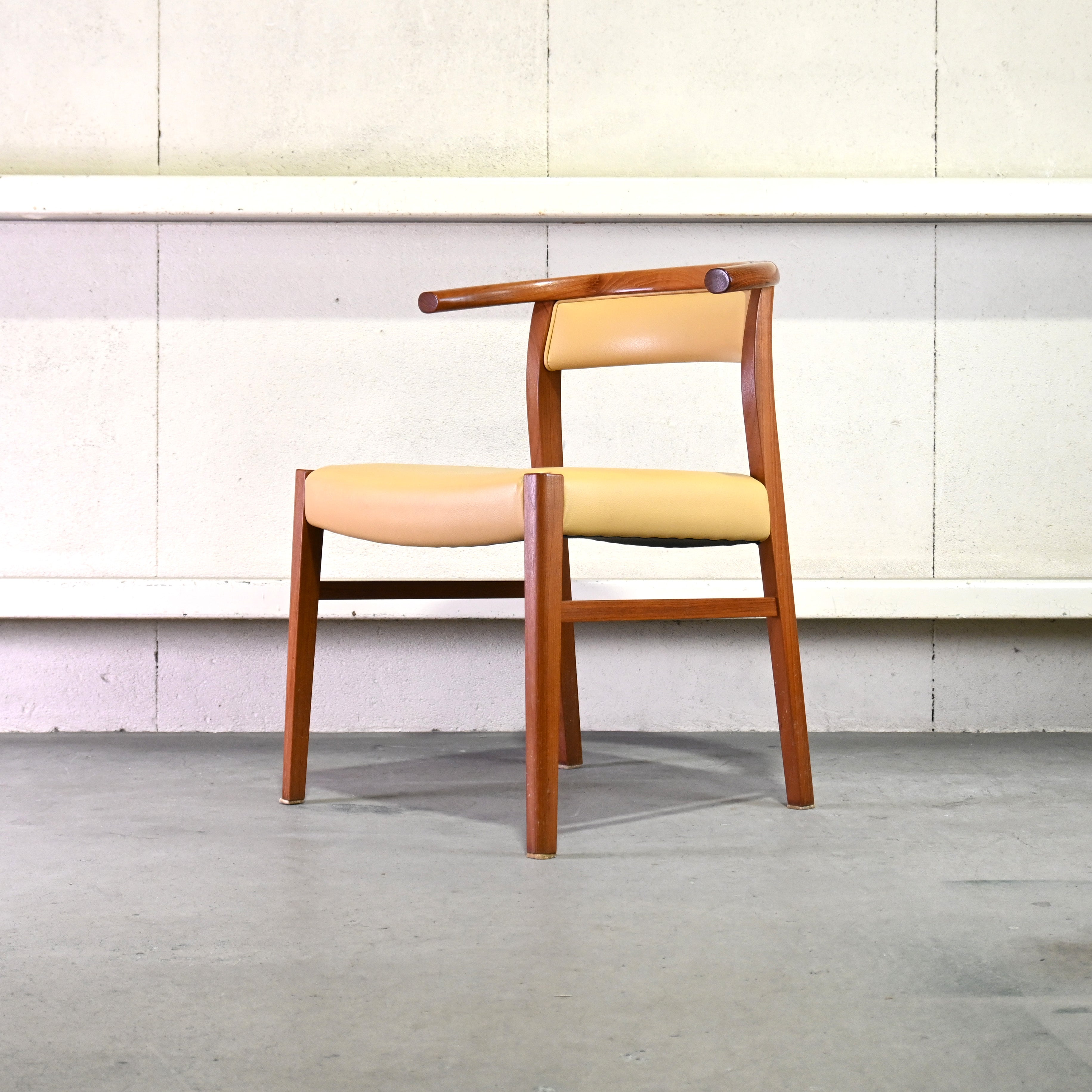 Aobayashi Seisakujyo Teakwood Arm Dining chair Yellow Japan vintage Scandinavian design / 青林製作所 チーク材 アーム ダイニングチェア イエロー ジャパンヴィンテージ 北欧デザイン