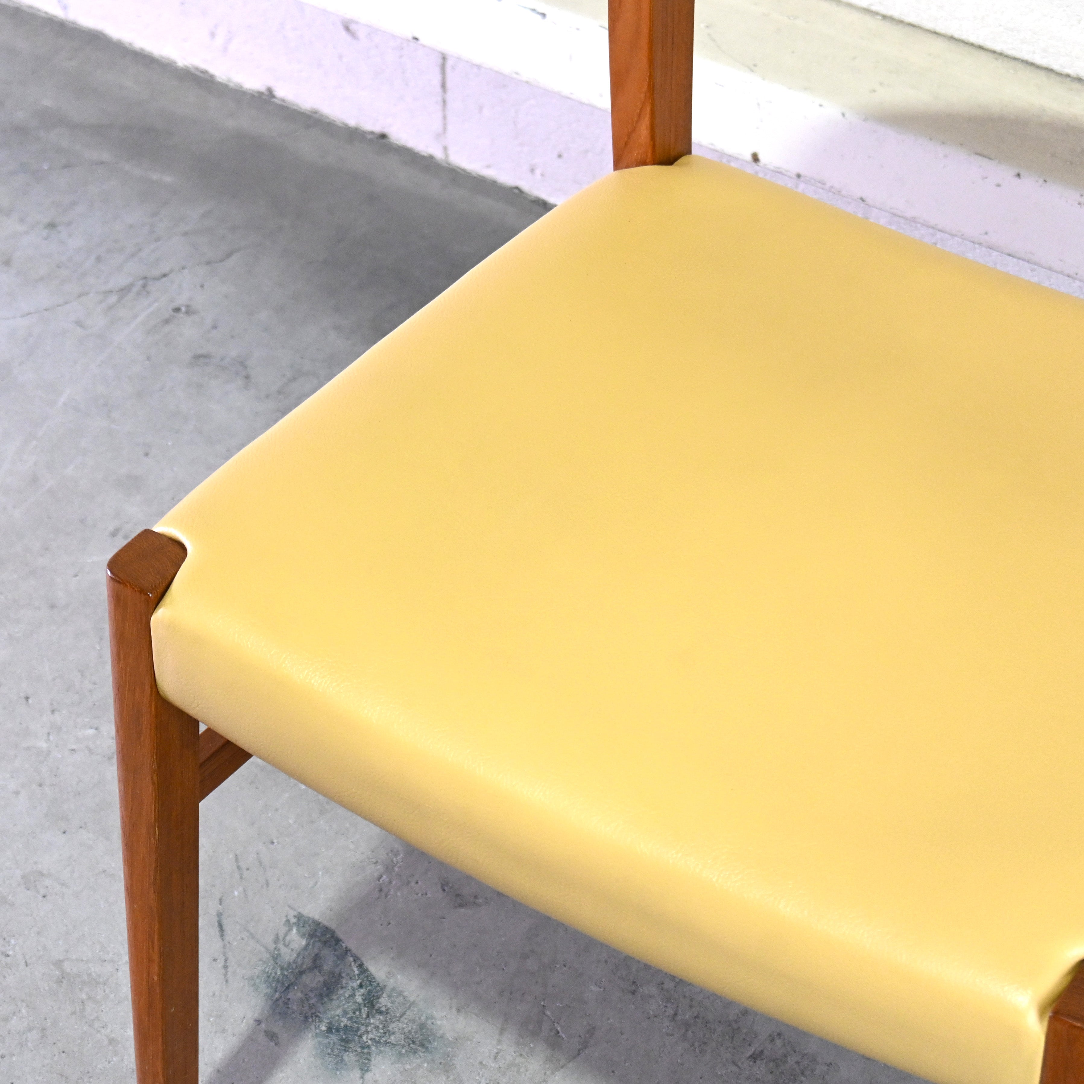 Aobayashi Seisakujyo Teakwood Arm Dining chair Yellow Japan vintage Scandinavian design / 青林製作所 チーク材 アーム ダイニングチェア イエロー ジャパンヴィンテージ 北欧デザイン