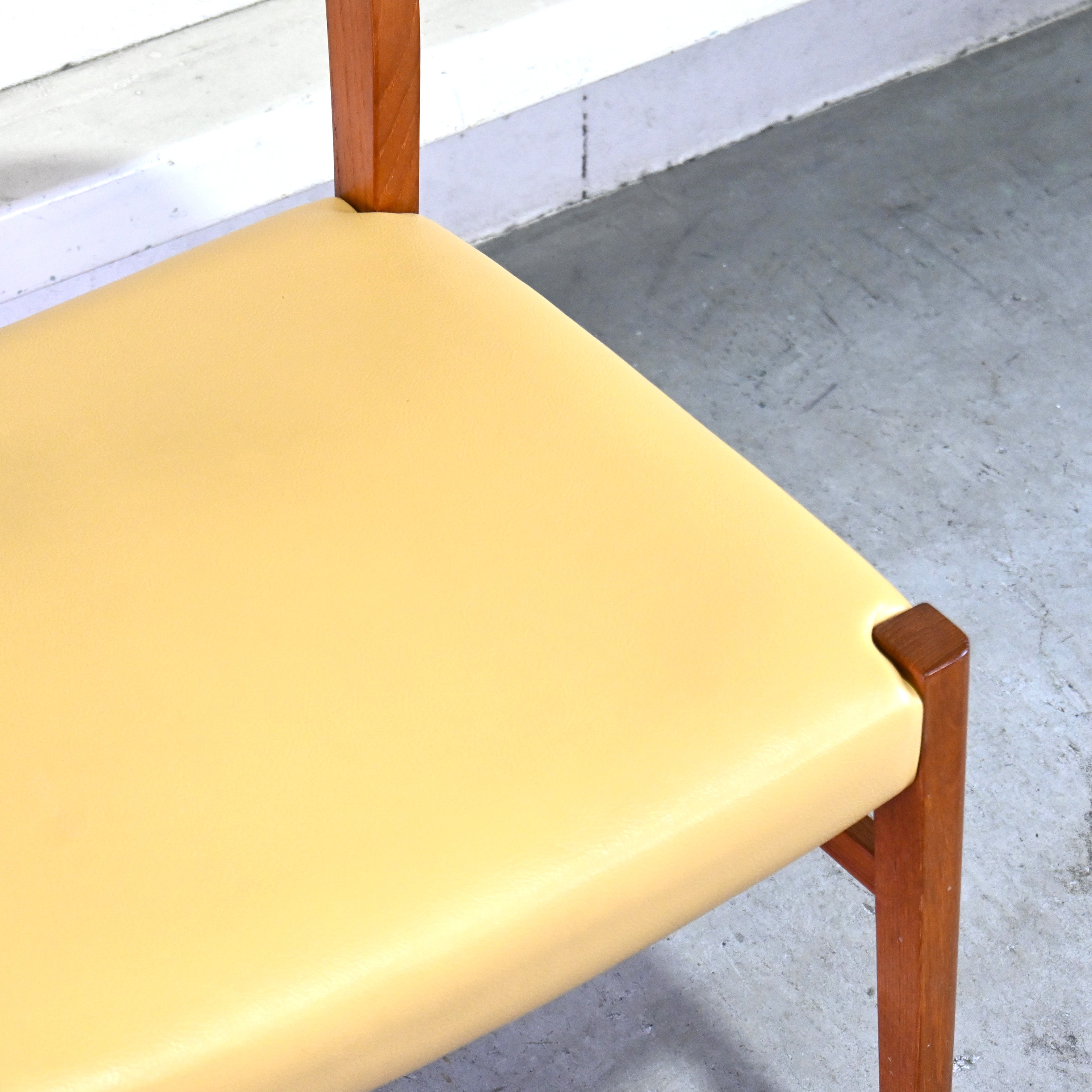 Aobayashi Seisakujyo Teakwood Arm Dining chair Yellow Japan vintage Scandinavian design / 青林製作所 チーク材 アーム ダイニングチェア イエロー ジャパンヴィンテージ 北欧デザイン