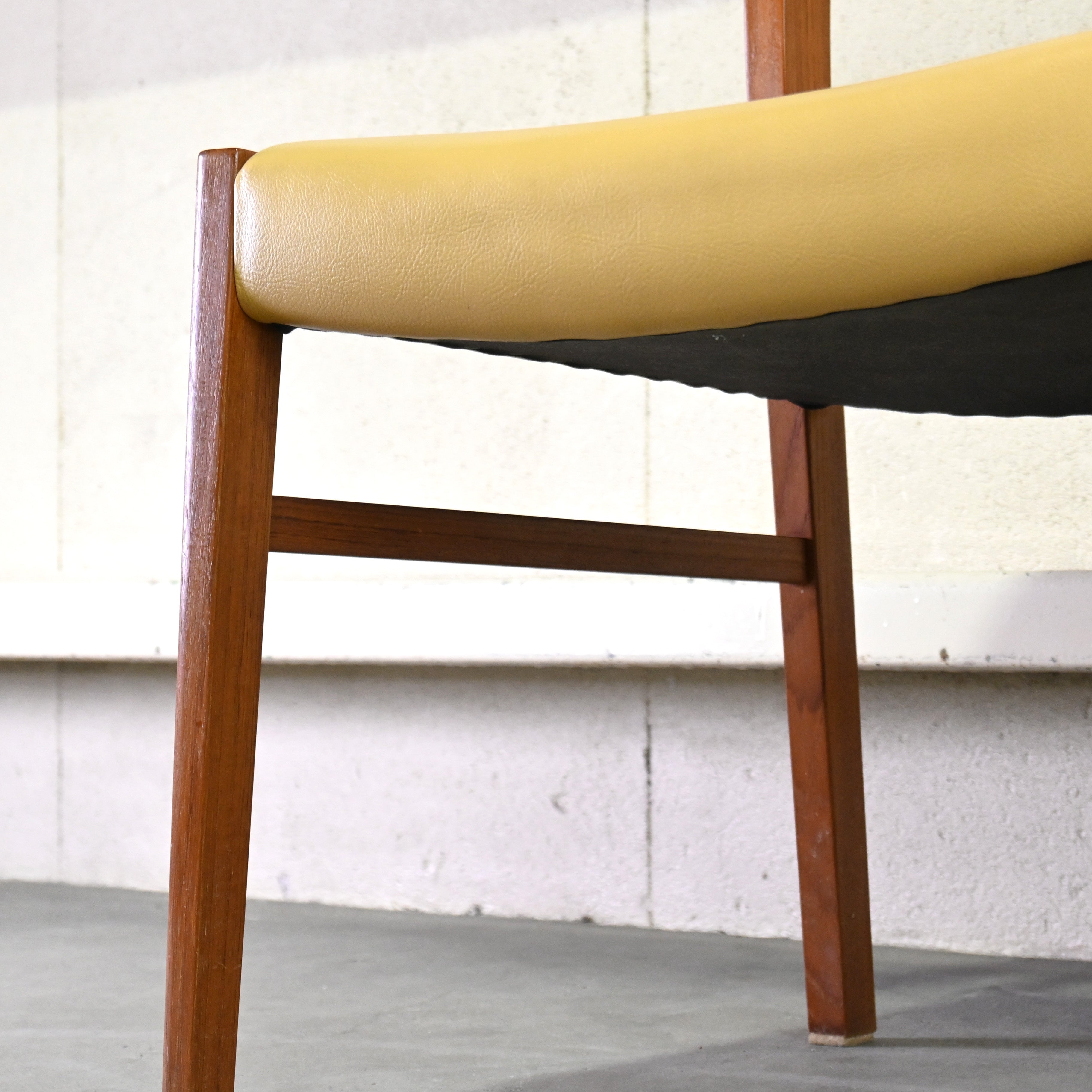 Aobayashi Seisakujyo Teakwood Arm Dining chair Yellow Japan vintage Scandinavian design / 青林製作所 チーク材 アーム ダイニングチェア イエロー ジャパンヴィンテージ 北欧デザイン