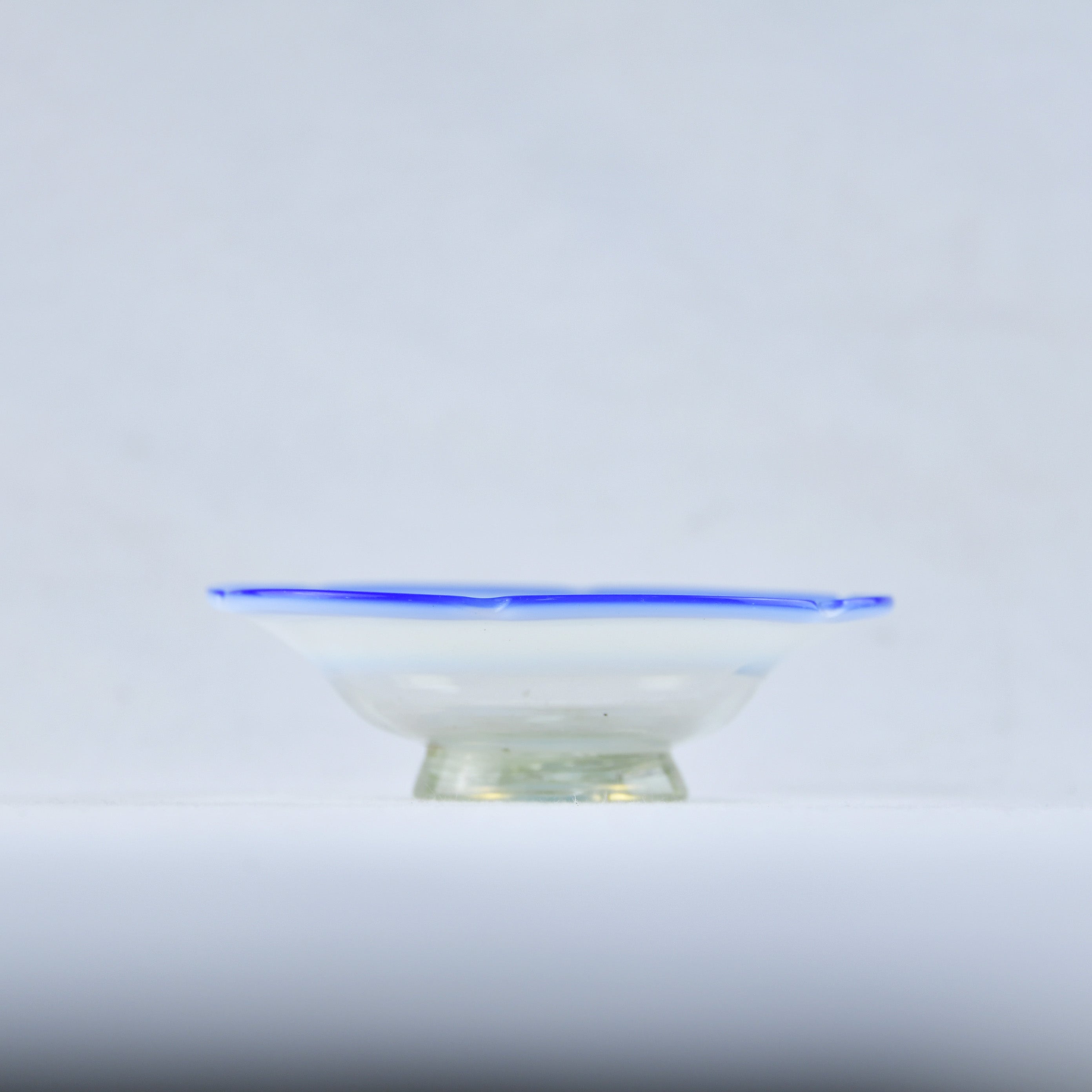 Vintage Japanese glass Sherbet Glass Ice cream cup / 青縁乳白暈し輪花平碗型氷コップ(吹きガラス)