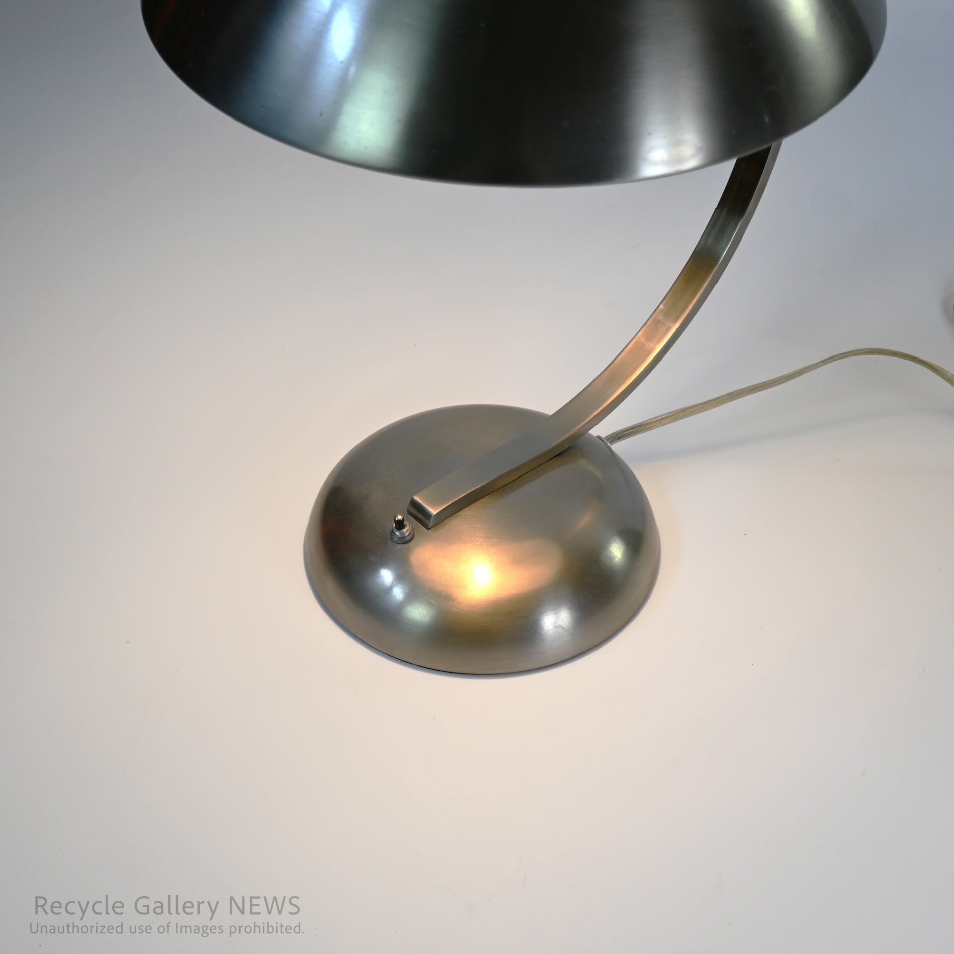 chrome desk lamp Rugged Industrial lamp Space Age Minimalist Design / クローム デスク ランプ スペースエイジ  無骨 インダストリアル ミニマル