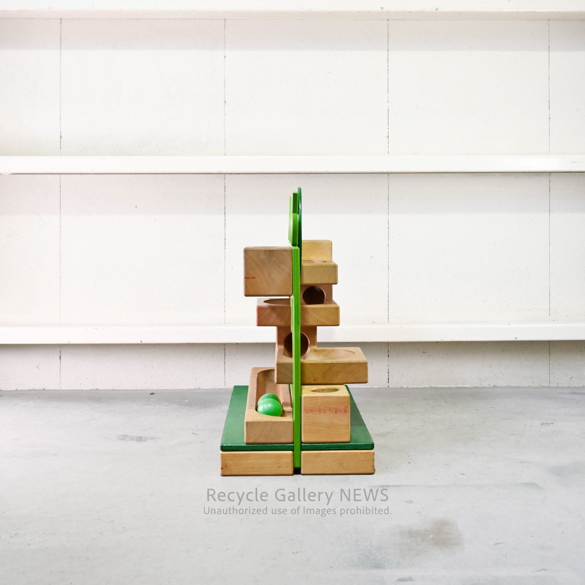 Bornelund Japanese Wooden Marble Run Educational Toy for All Ages / マーブルラン 木製 日本 知育玩具 オモチャ 全年齢