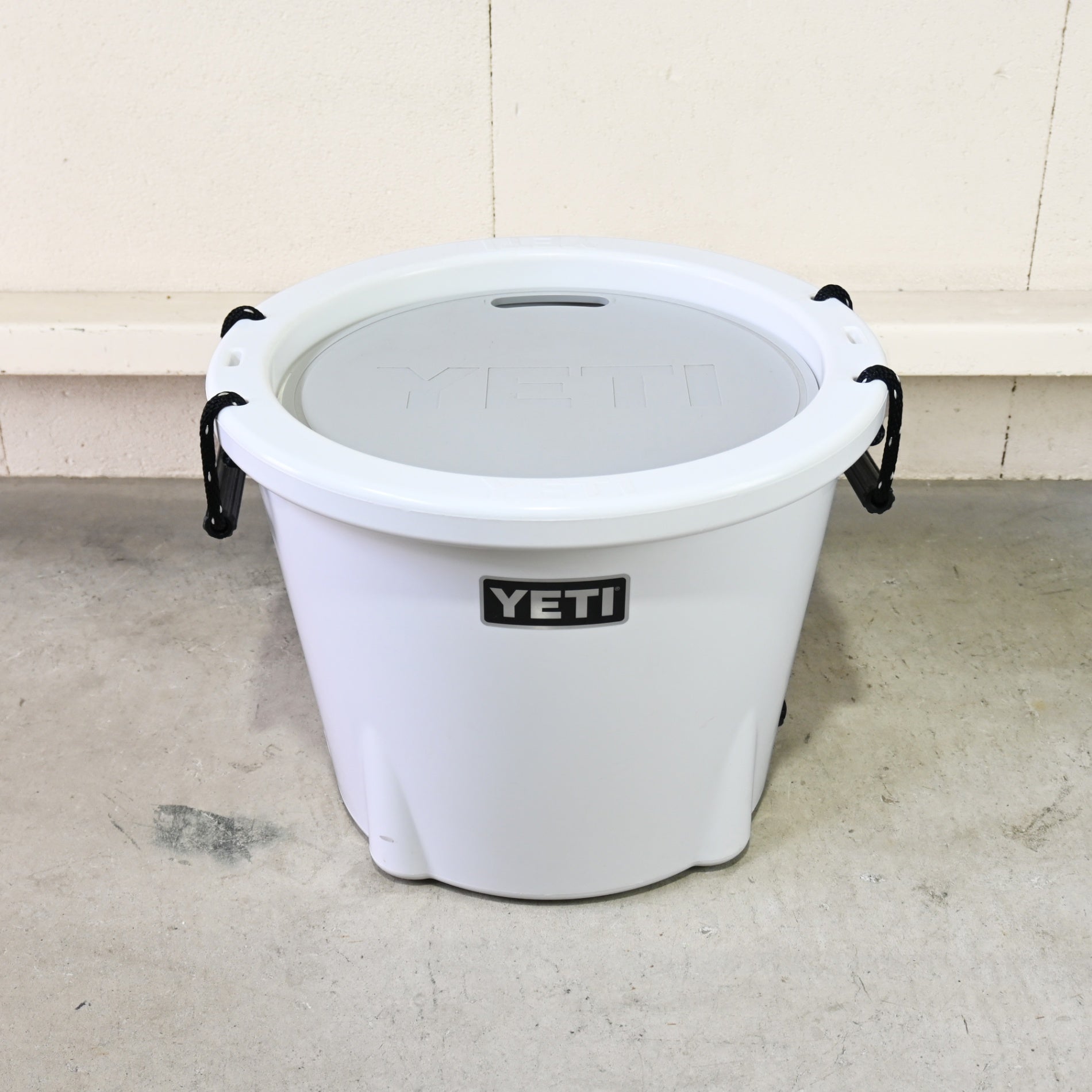 YETI Tank 45 Ice Cooler Bucket Cooler Box Outdoor Cooling USA / イエティ タンク45　アイスクーラーバケツ クーラーボックス アウトドア アメリカ