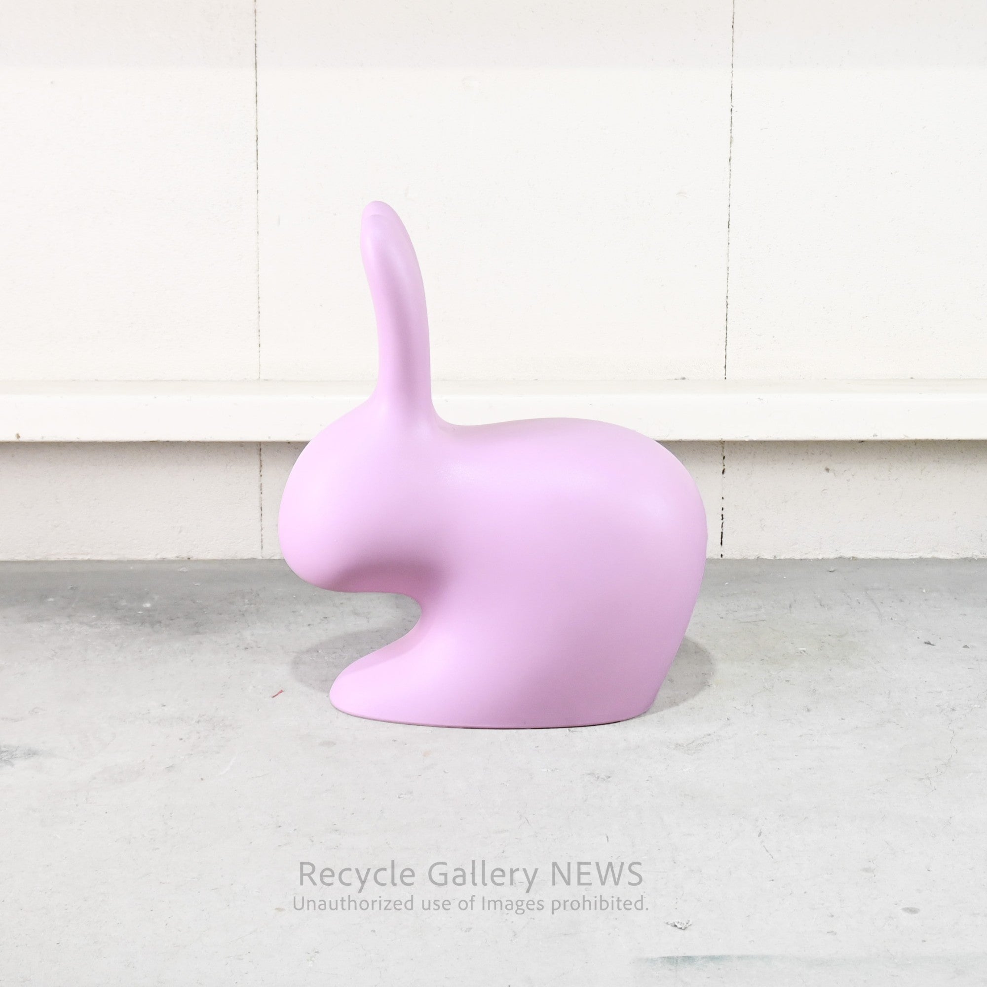 Qeeboo  Rabbit Chair Baby Pink Italian  Polyethylene Playful Storybook Design Indoor & Outdoor Use / クイーブー ラビットチェア  イタリア 物語 遊び心 ピンク ポリエチレン 内外兼用