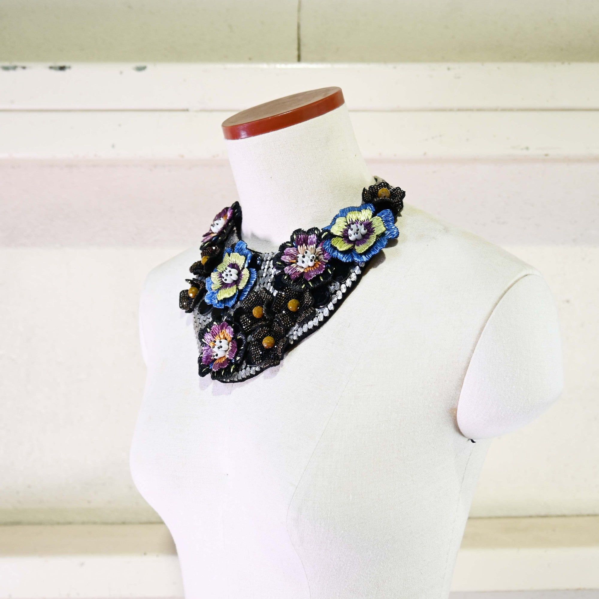 Etro Flower motif necklace 2012 collar embroidery accessories Italia / エトロ フラワーモチーフネックレス 刺繍 つけ襟 花柄 ハイブランド アクセサリー