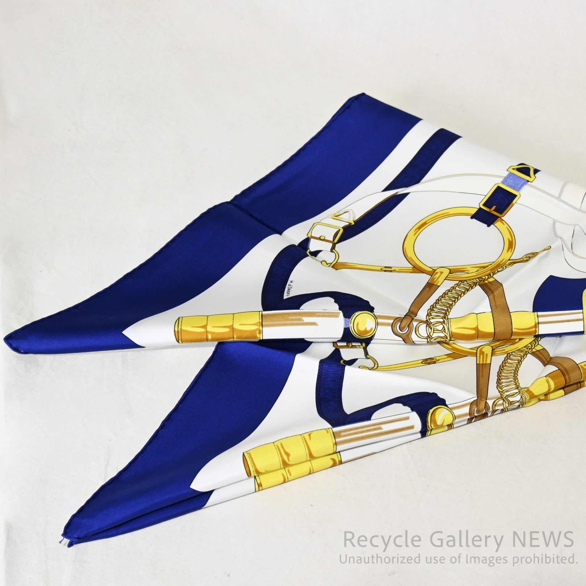 HERMES carré 90 Eperon d'Or Blue Gold France / エルメス カレ90 黄金の拍車 ネイビー ゴールド スカーフ 未使用・新古品 フランス