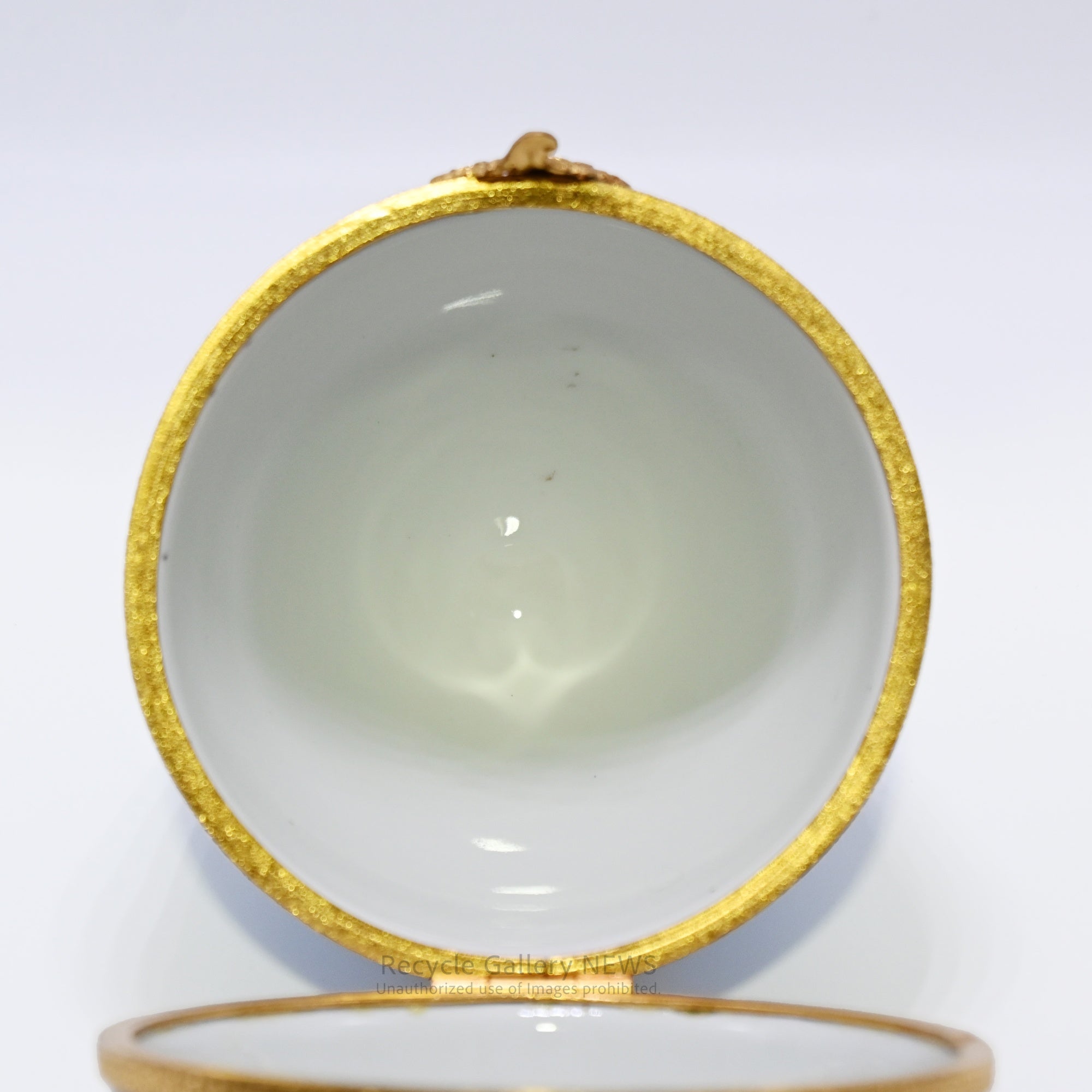 France Limoges Egg-shaped trinket box High-quality Porcelain Brass / フランス リモージュ 卵型小物入 高級陶磁器 真鍮