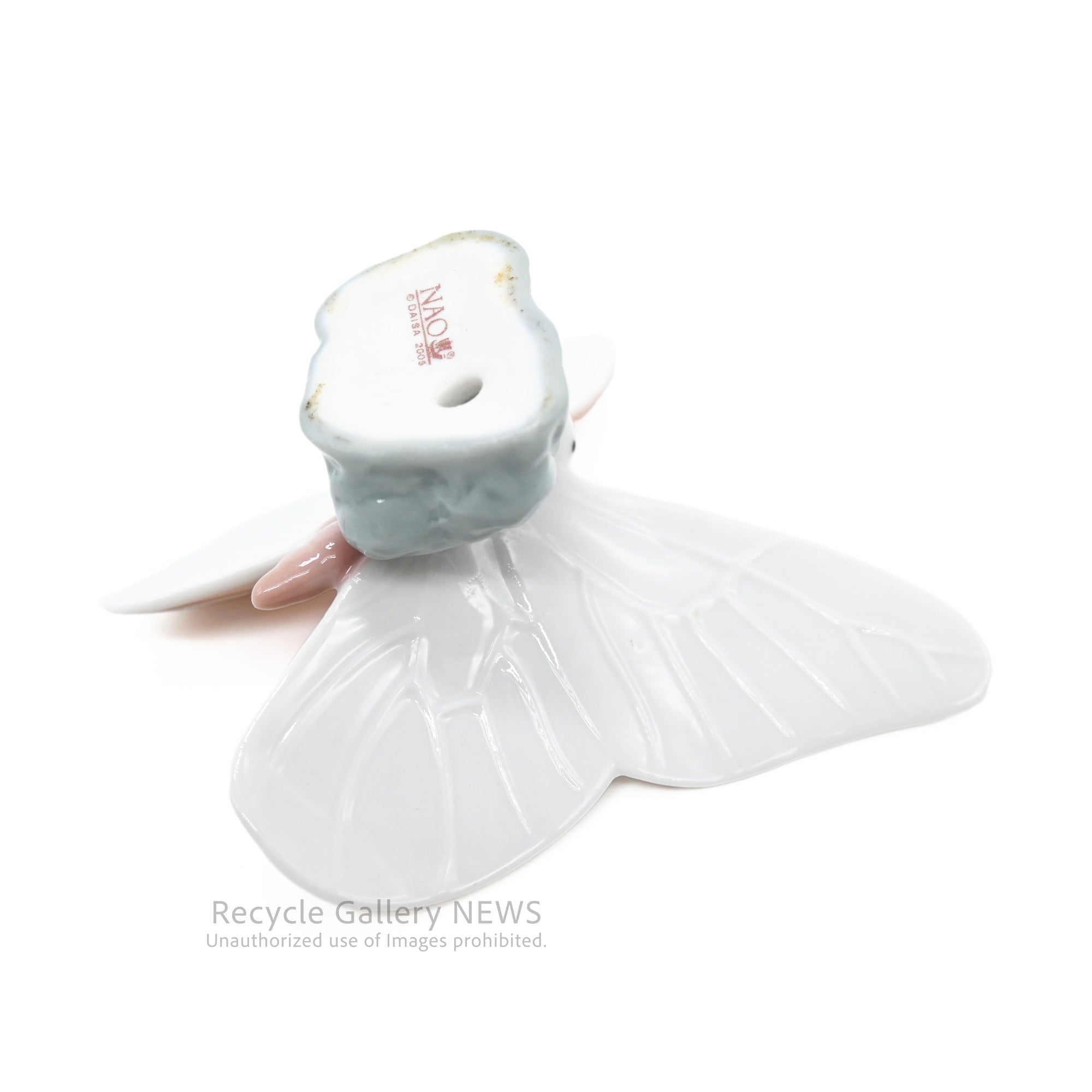 NAO by Lladro Porcelain Pink Butterfly Figurine / ナオ リヤドロ 蝶々モチーフ 磁器 フィギュリン オブジェ ピンク パステルカラー
