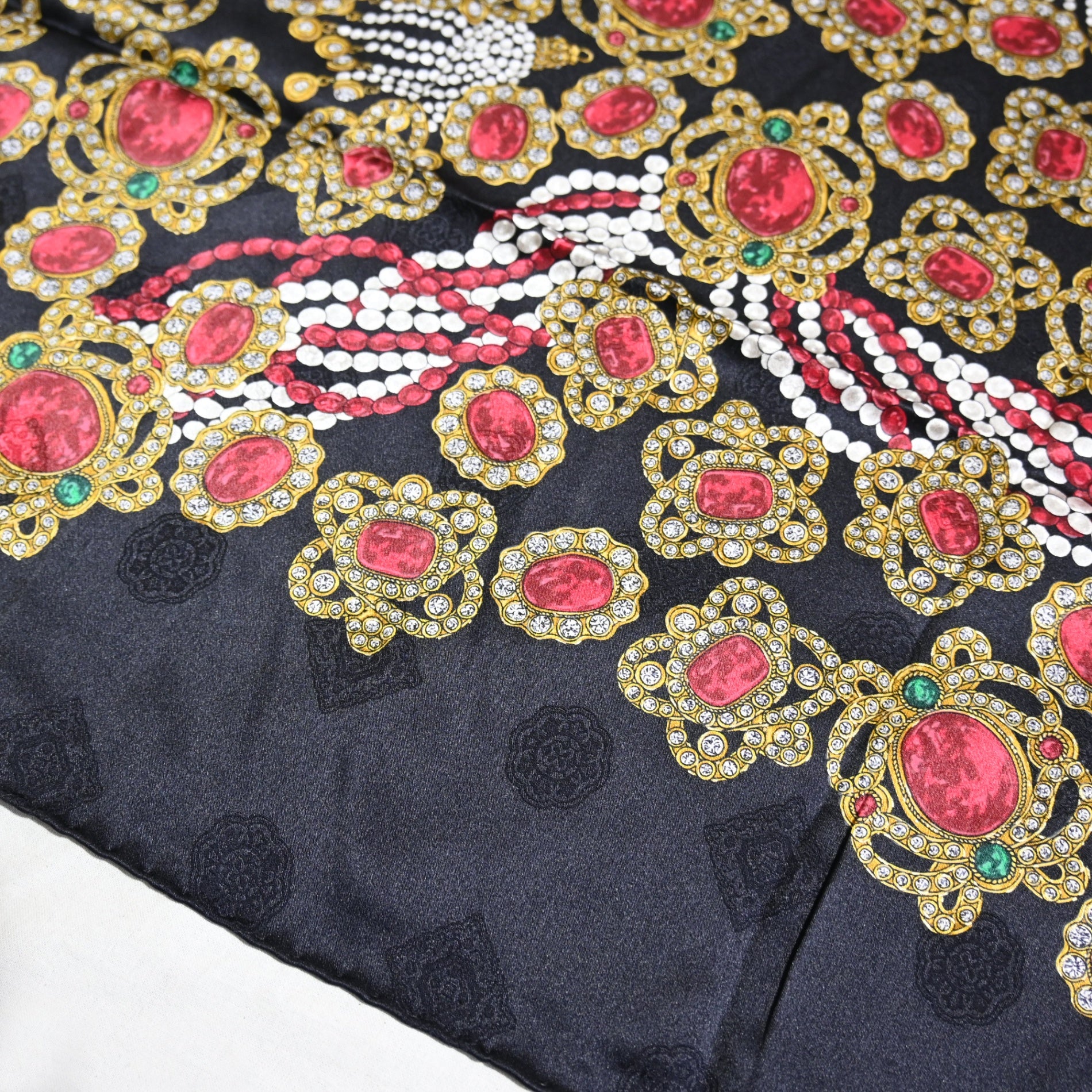 CHANEL Vintage scarf Jewelry pattern Unused / シャネル ヴィンテージ スカーフ 宝石 ジュエリーデザイン 未使用 新古品