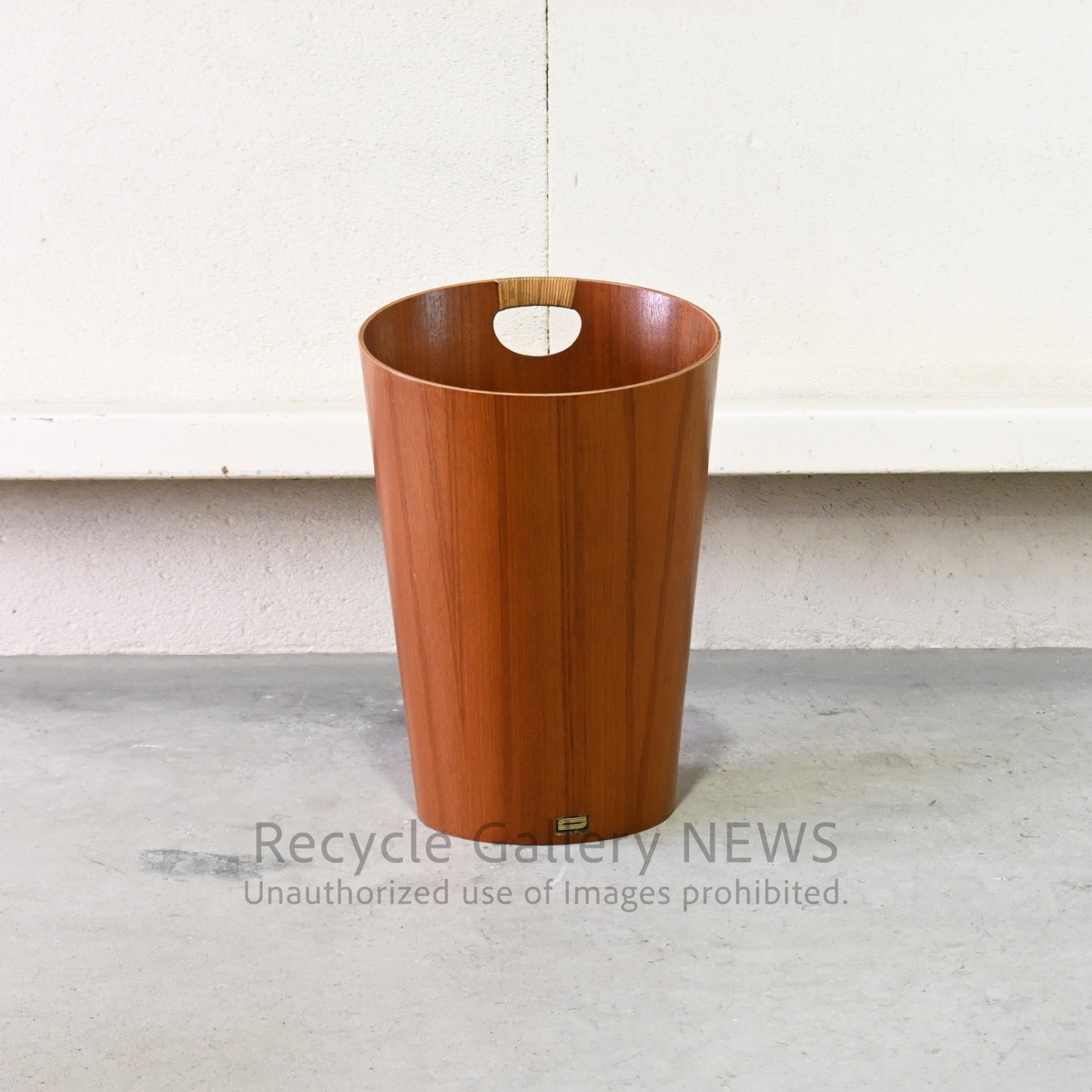 SAITO WOOD Molded Plywood Paper Basket Wastebasket Brown Discontinued / サイトーウッド 成形合板 ペーパーバスケット ゴミ箱 ブラウン 廃盤品