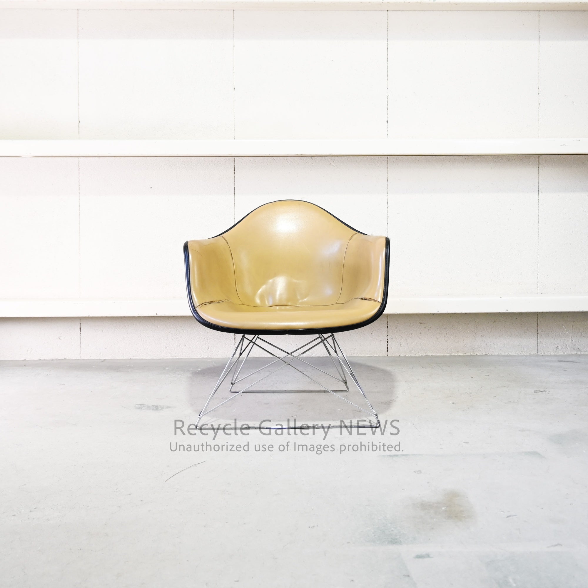 Vintage Herman Miller Eames 1st Generation Arm Shell Chair American Mid Century With Damage / ハーマンミラー イームズ アームシェルチェア 1ｓｔ ﾀﾞﾒｰｼﾞ イームズ夫妻 ミットセンチュリー アメリカ
