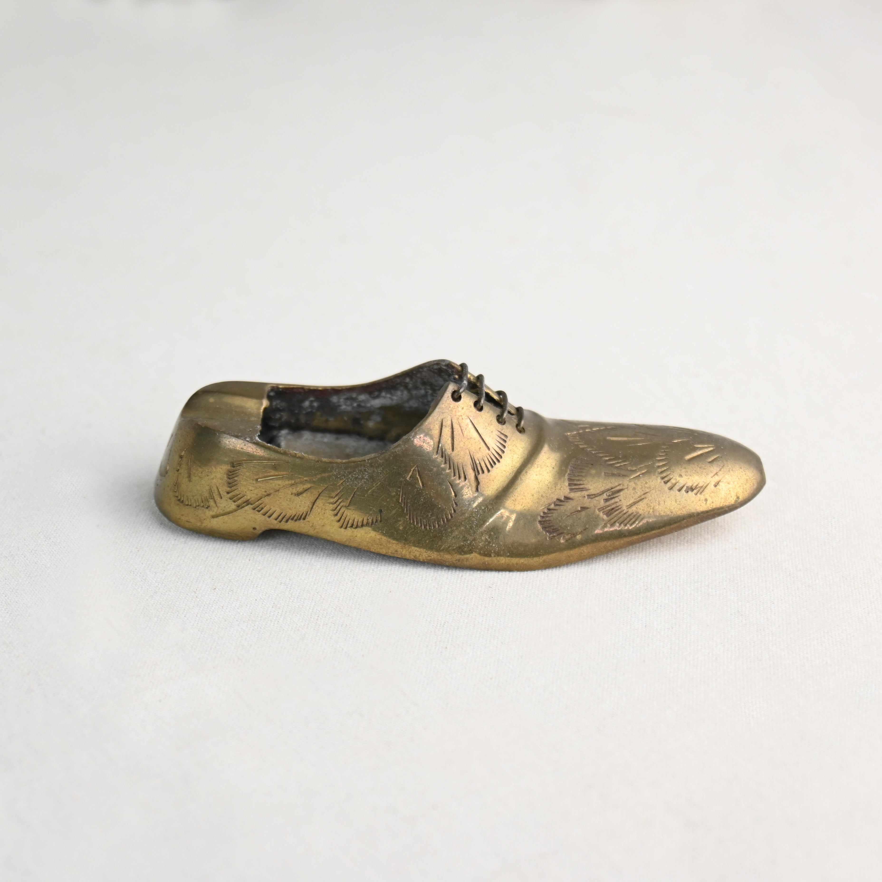 Indian vintage Brass Shoes Ash tray / インド ヴィンテージ 真鍮 灰皿 靴