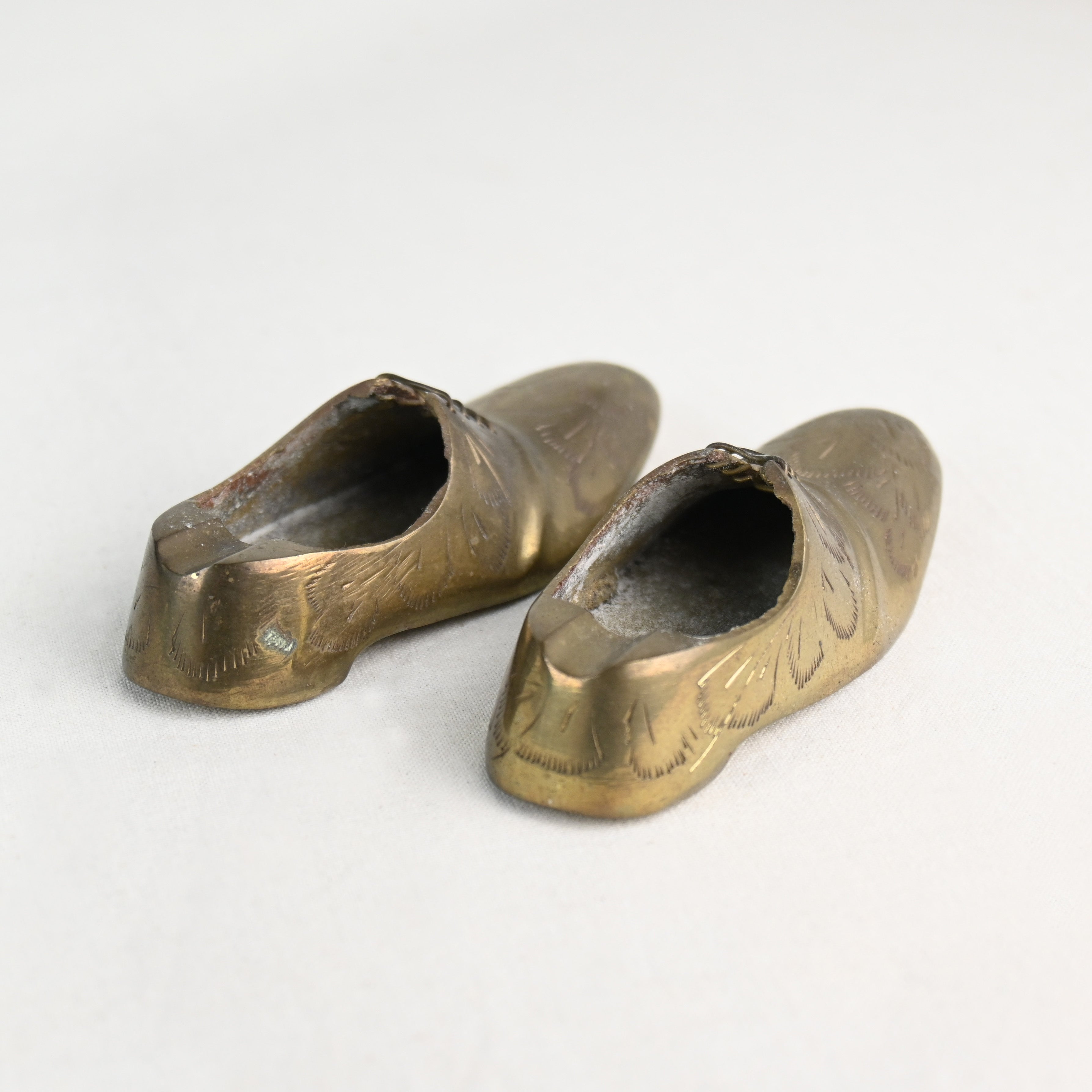 Indian vintage Brass Shoes Ash tray / インド ヴィンテージ 真鍮 灰皿 靴