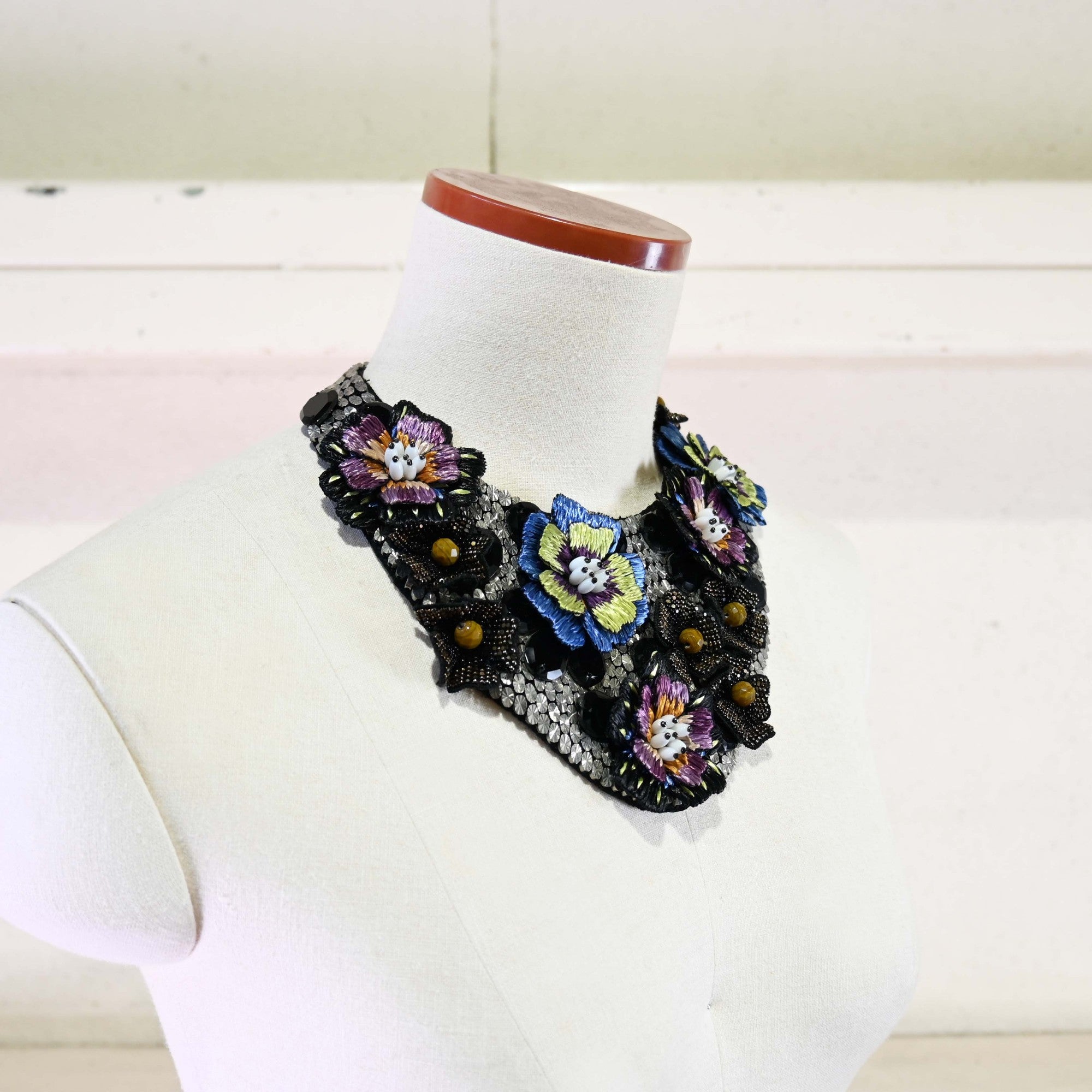Etro Flower motif necklace 2012 collar embroidery accessories Italia / エトロ フラワーモチーフネックレス 刺繍 つけ襟 花柄 ハイブランド アクセサリー