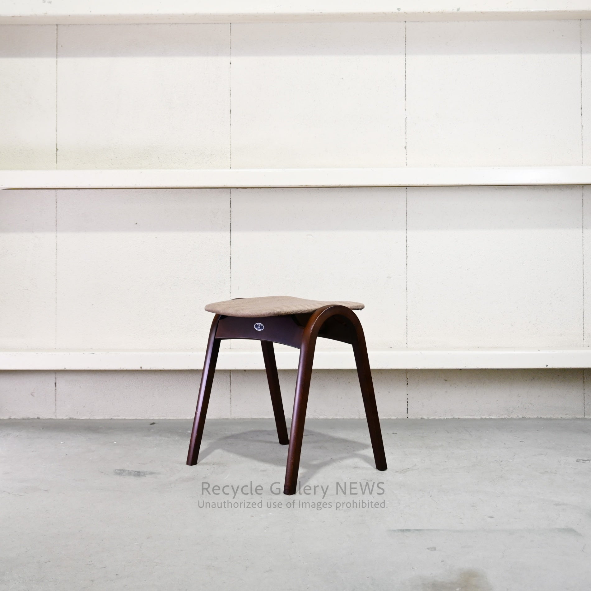 Bentwood "Kenmochi Stool" by Isamu Kenmochi for Akita Mokko Japanese Modern / 秋田木工 剣持スツール 日本 曲木 ジャパニーズモダン 剣持勇