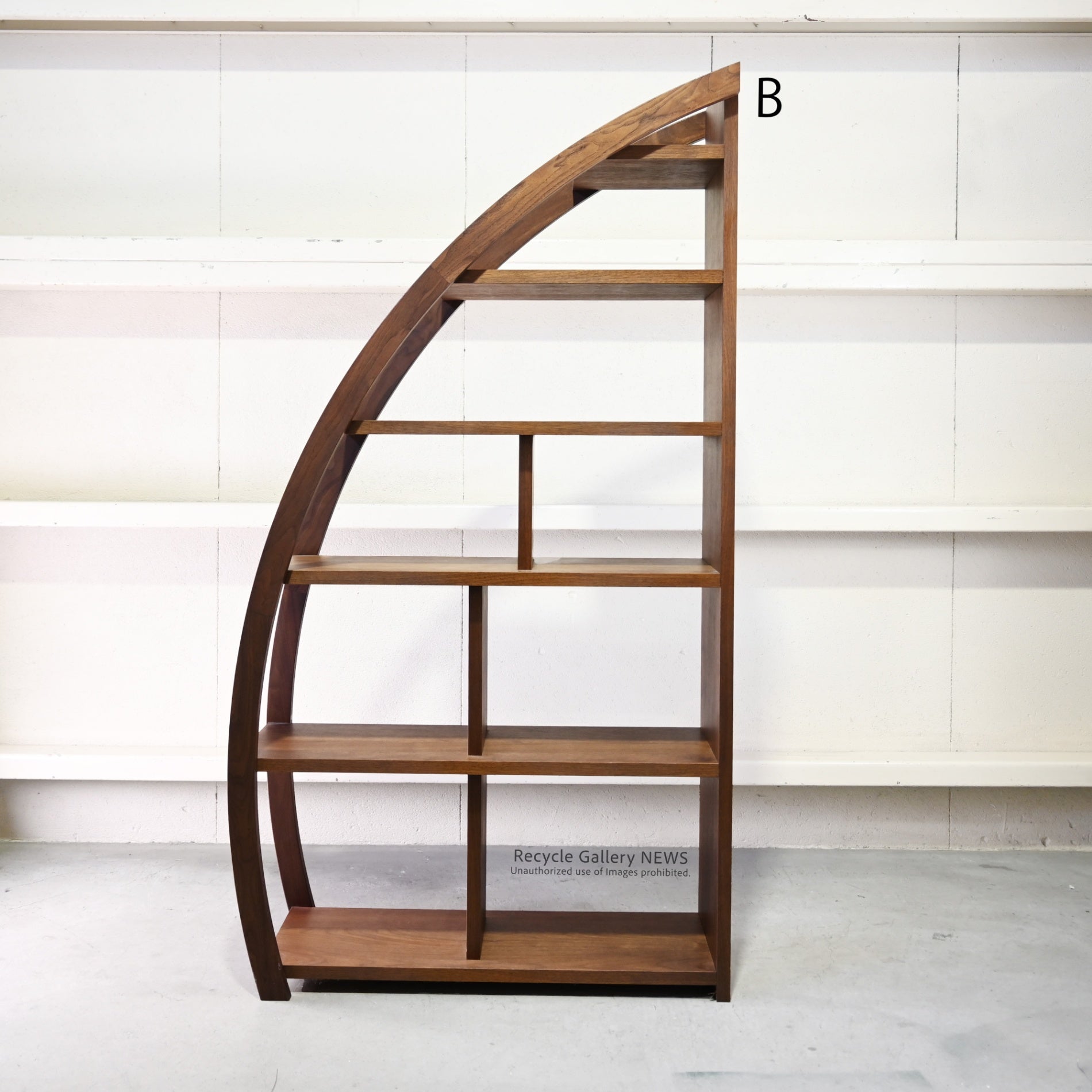 Maruyoshi Mingei Furniture DEEP Series Moon Shelf in Walnut Japanese Craftsmanship Moon Viewing  / マルヨシ民芸家具 ディープシリーズ ムーンシェルフ ウォールナット 職人技 お月見