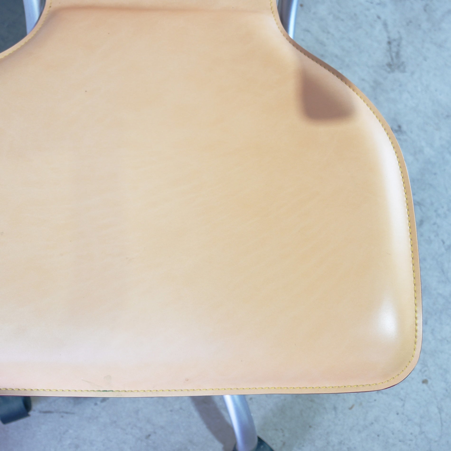 Karimoku XT4300AJ Office chair Desk chair Genuine tanned leather Japan / カリモク家具 本革 ヌメ革 デスクチェア 事務椅子