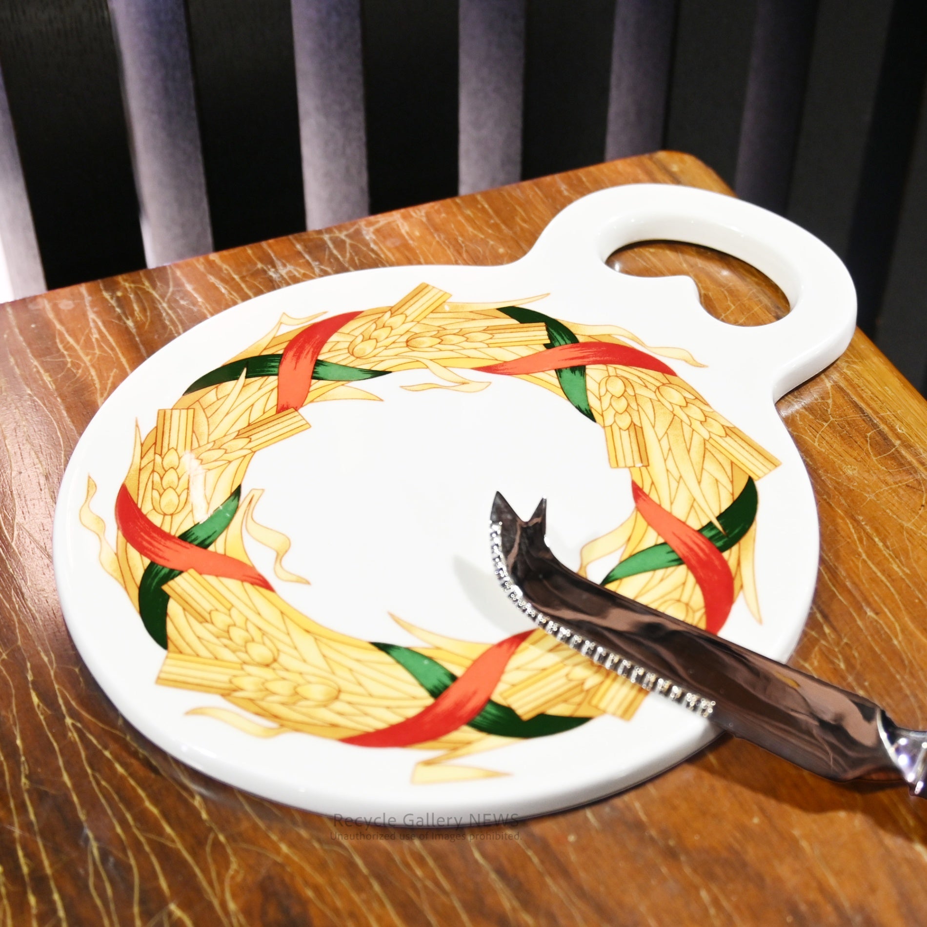 ARABIA Cutting Board with Wheat Wreath Motif Scandinavian Style Finland Rare / アラビア 麦の穂リース まな板 北欧 フィンランド 希少