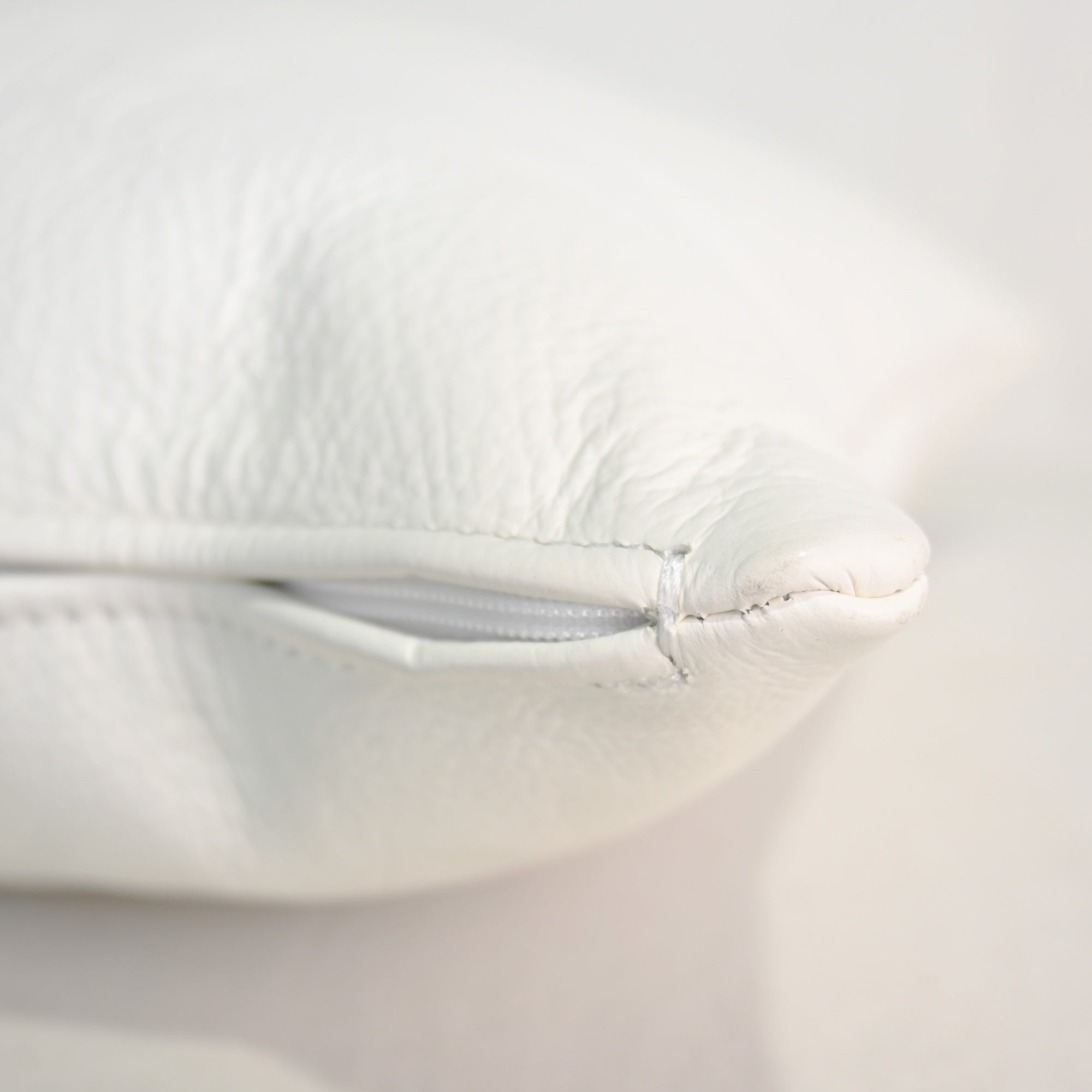 Cassina.ixc White leather cushion Cowhide Genuine Leather Italy Japan / カッシーナ・イクスシー ホワイトレザー クッション イタリアンブランド 日本