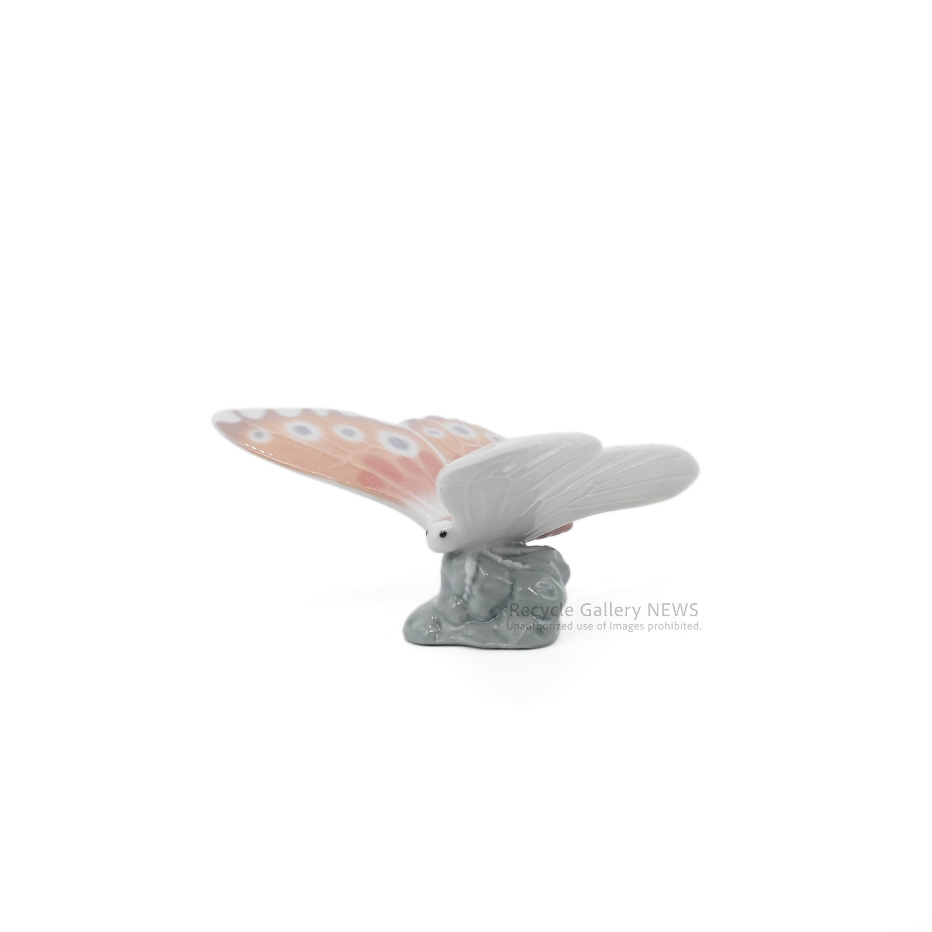 NAO by Lladro Porcelain Pink Butterfly Figurine / ナオ リヤドロ 蝶々モチーフ 磁器 フィギュリン オブジェ ピンク パステルカラー