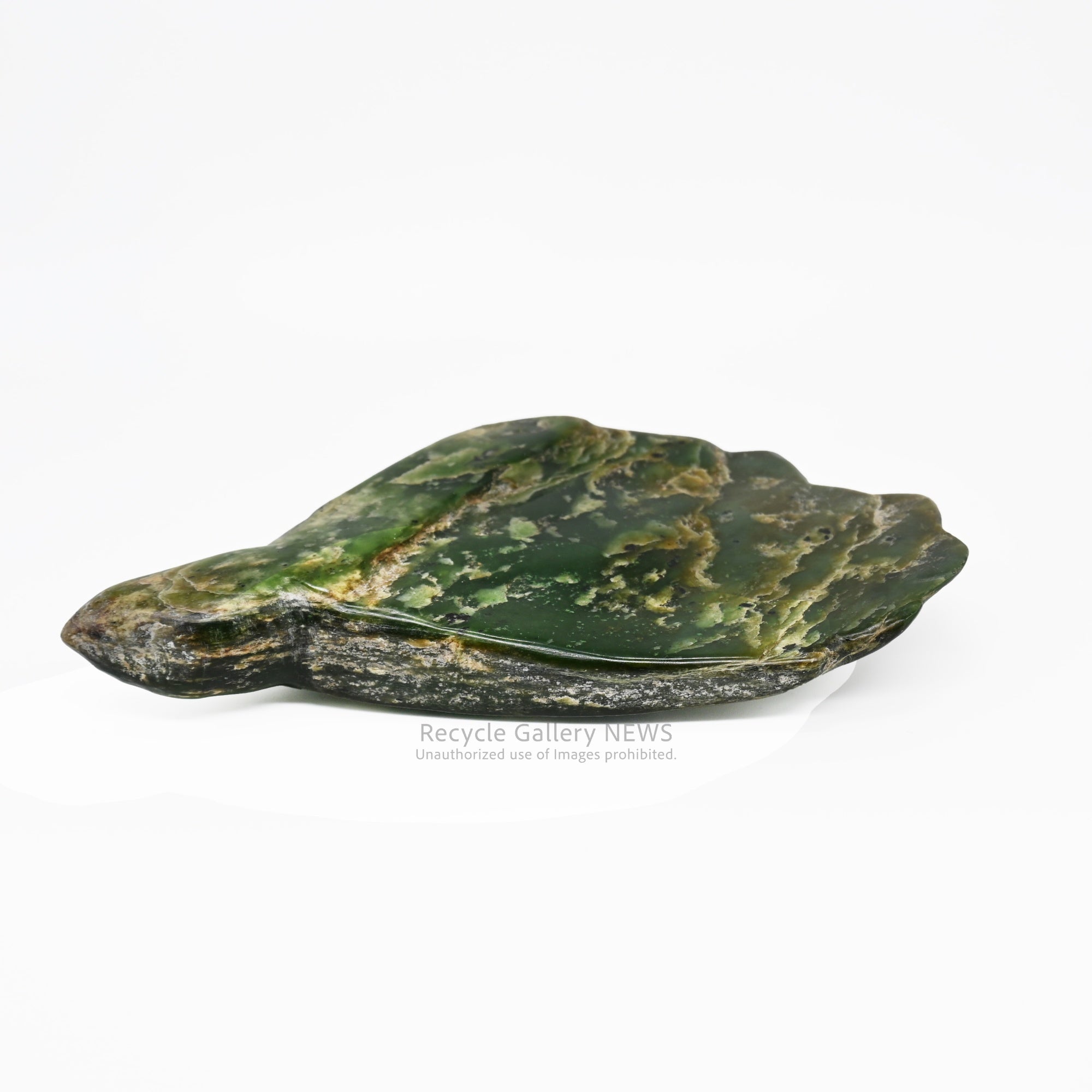 Bird-shaped Jade Green Gemstone Decorative Object / 鳥のような翡翠 緑色 天然石 置物