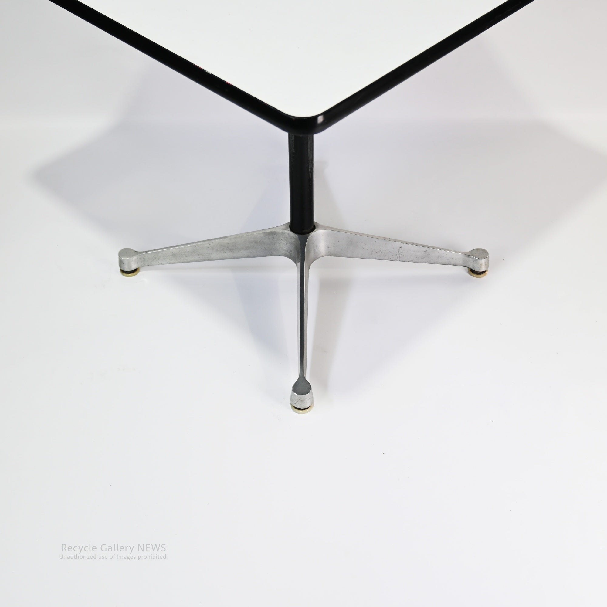 Herman Miller Eames Center Table by Charles & Ray Eames American Mid Century Modern Architectural Form / イームズセンターテーブル ミッドセンチュリー アメリカ チャールズ＆レイ・イームズ 建築
