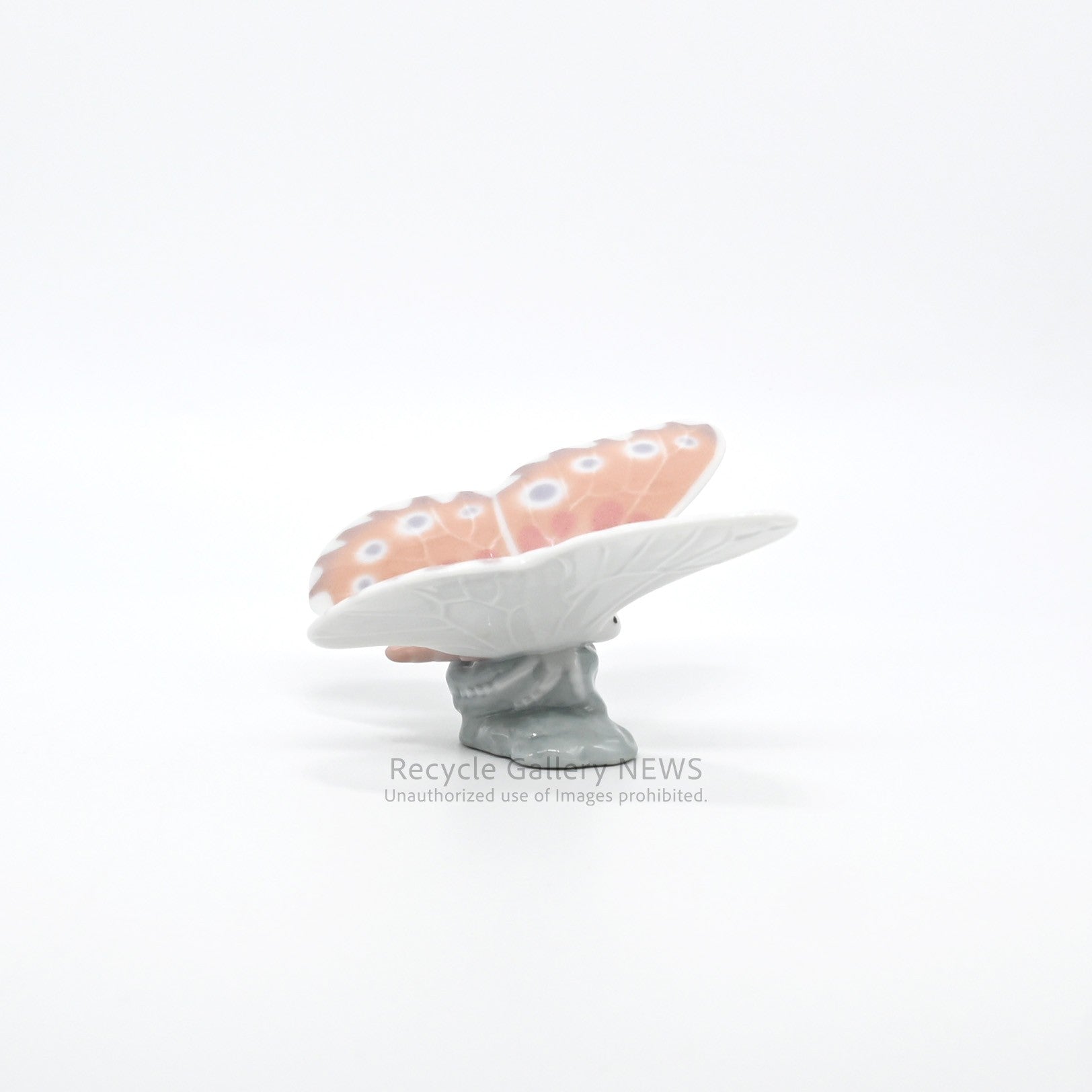NAO by Lladro Porcelain Pink Butterfly Figurine / ナオ リヤドロ 蝶々モチーフ 磁器 フィギュリン オブジェ ピンク パステルカラー