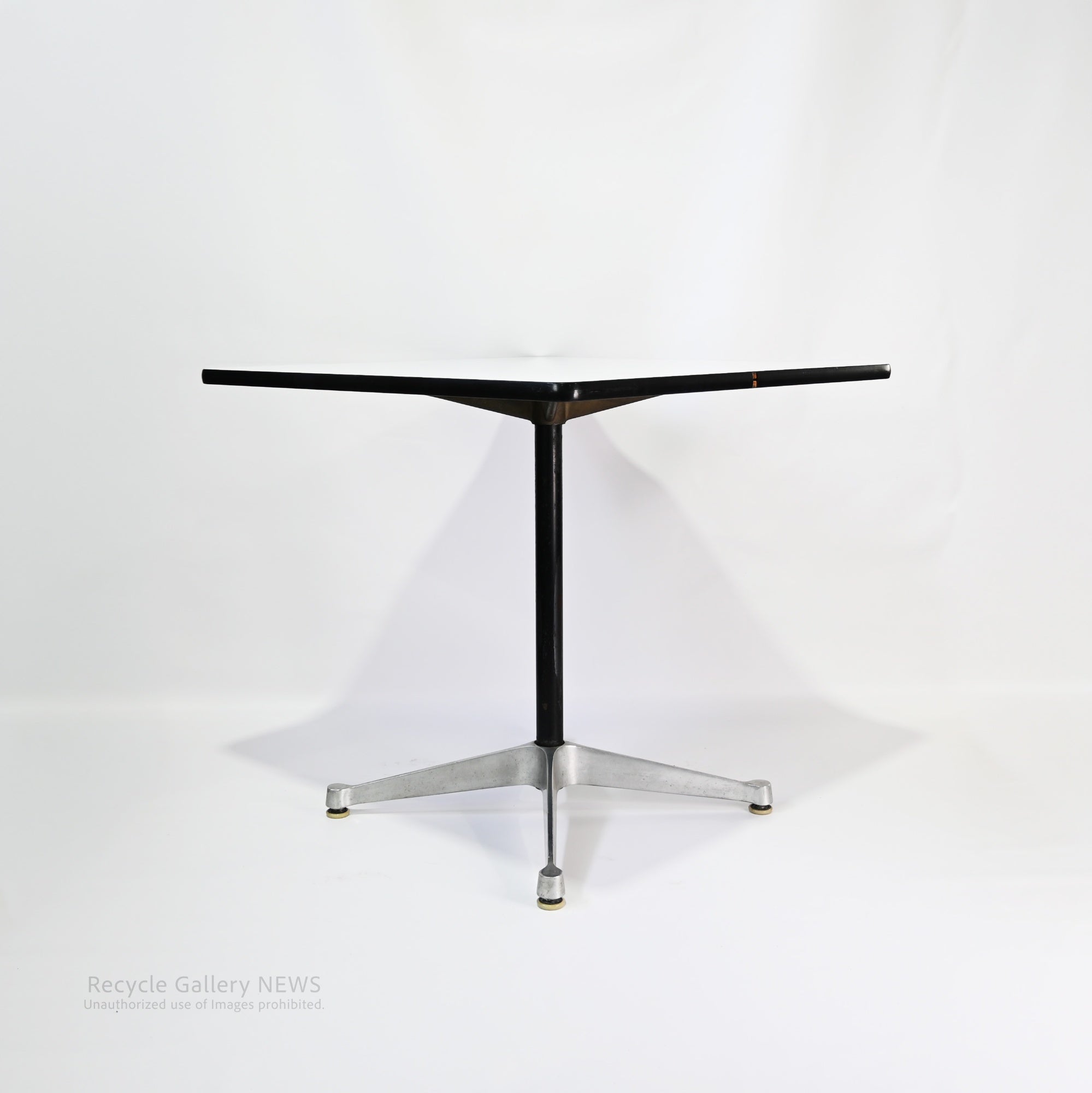 Herman Miller Eames Center Table by Charles & Ray Eames American Mid Century Modern Architectural Form / イームズセンターテーブル ミッドセンチュリー アメリカ チャールズ＆レイ・イームズ 建築