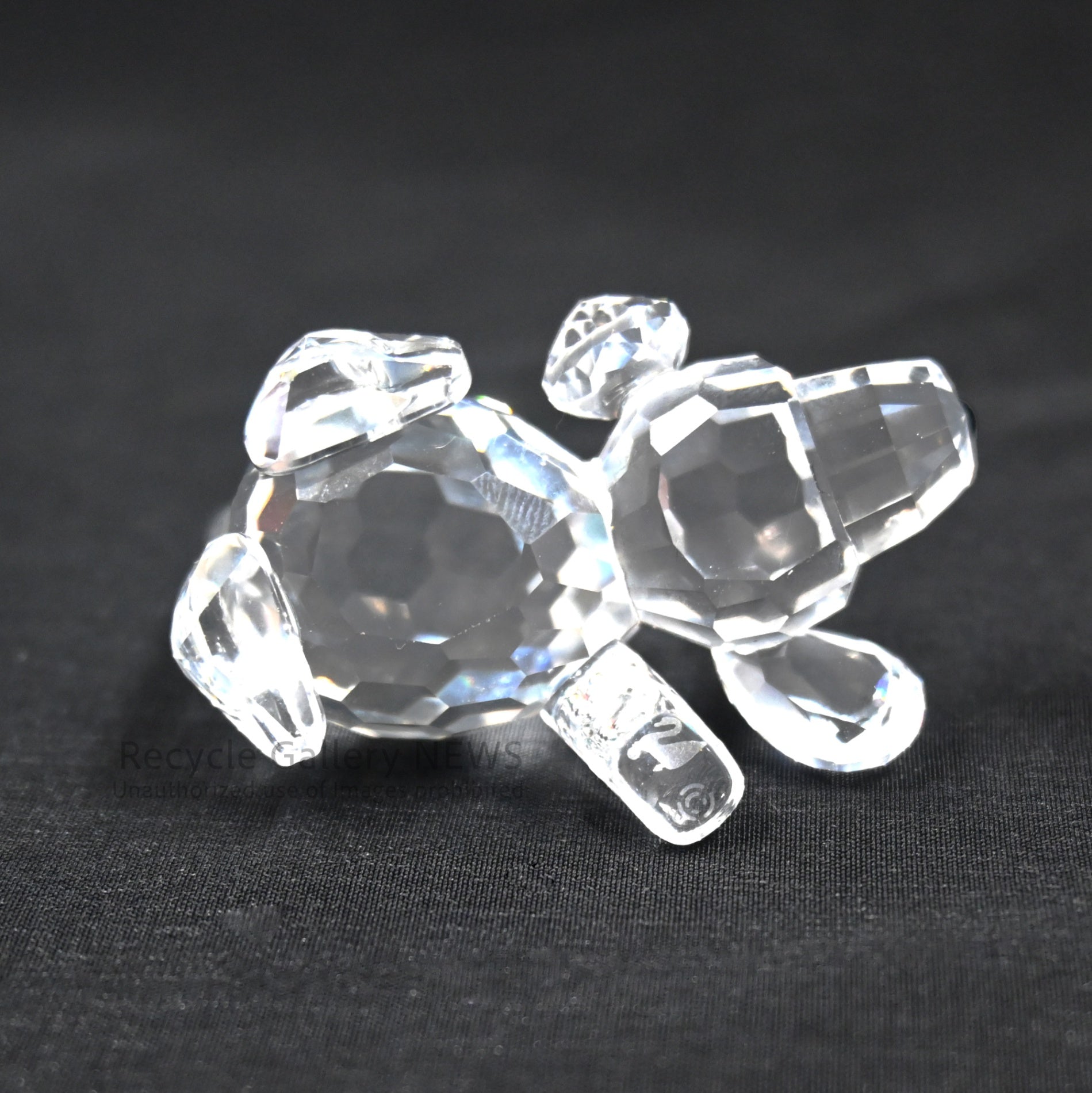 Retired Swarovski Crystal "Lying Beagle" Figurine Austrian Animal Motif / スワロフスキー 伏せビーグル 廃盤品 オーストリア クリスタルガラス 動物モチーフ