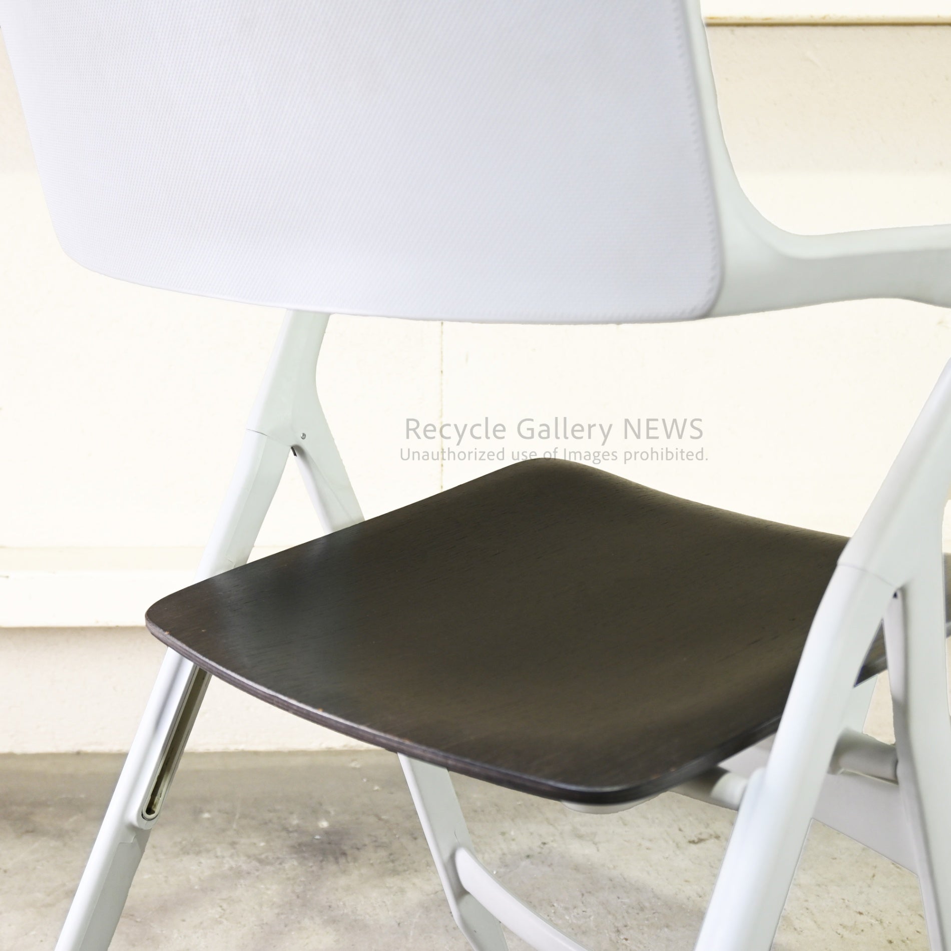 Discontinued Plywood Seat  kartell Dolly chair by Antonio Citterio Italy Milan /  カルテル  ドリー チェア イタリアミラノ アントニオ・チッテリオ プライウッド座面 廃盤品
