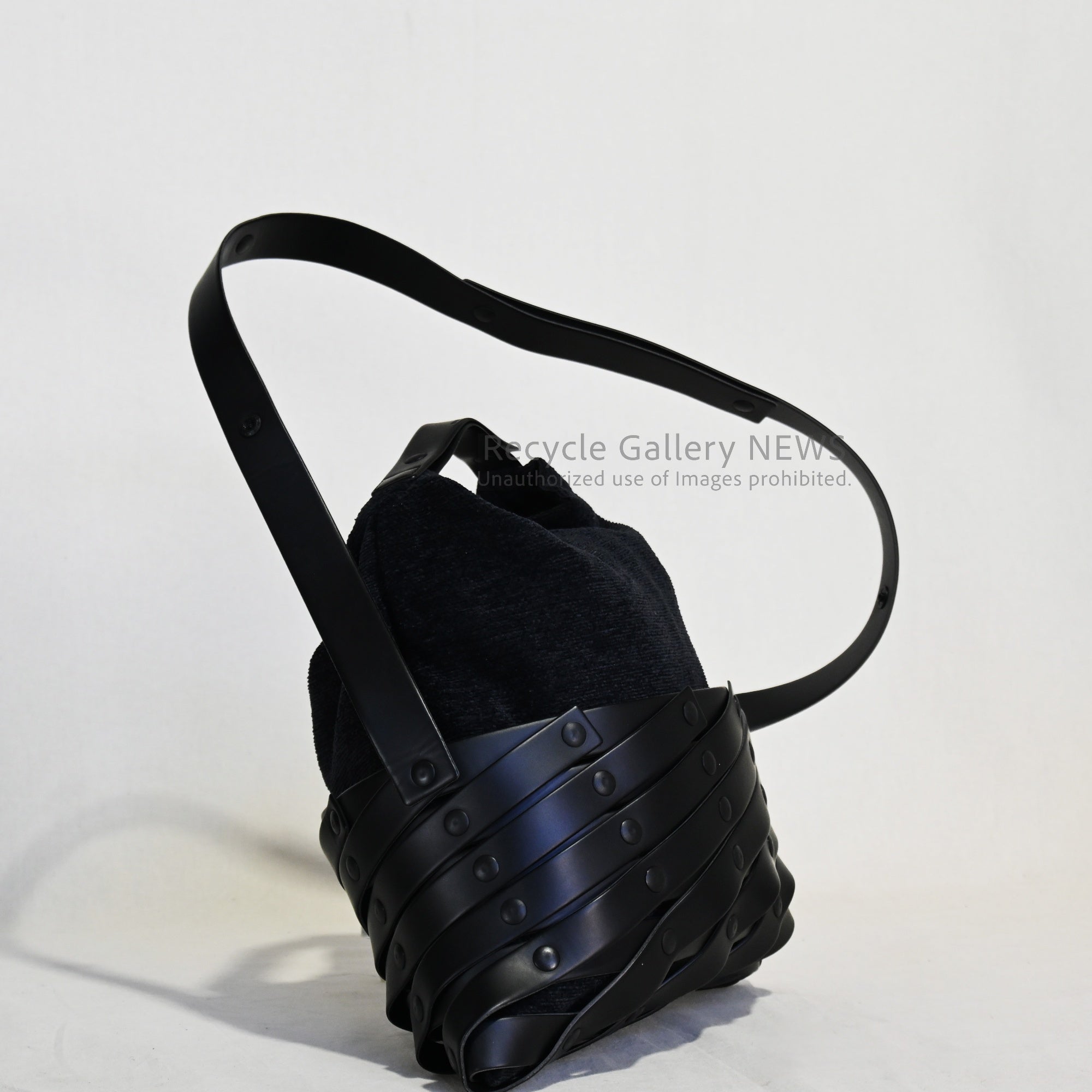 ISSEY MIYAKE Spiral Grid 2-Way Large Bag IM13AG502 Black