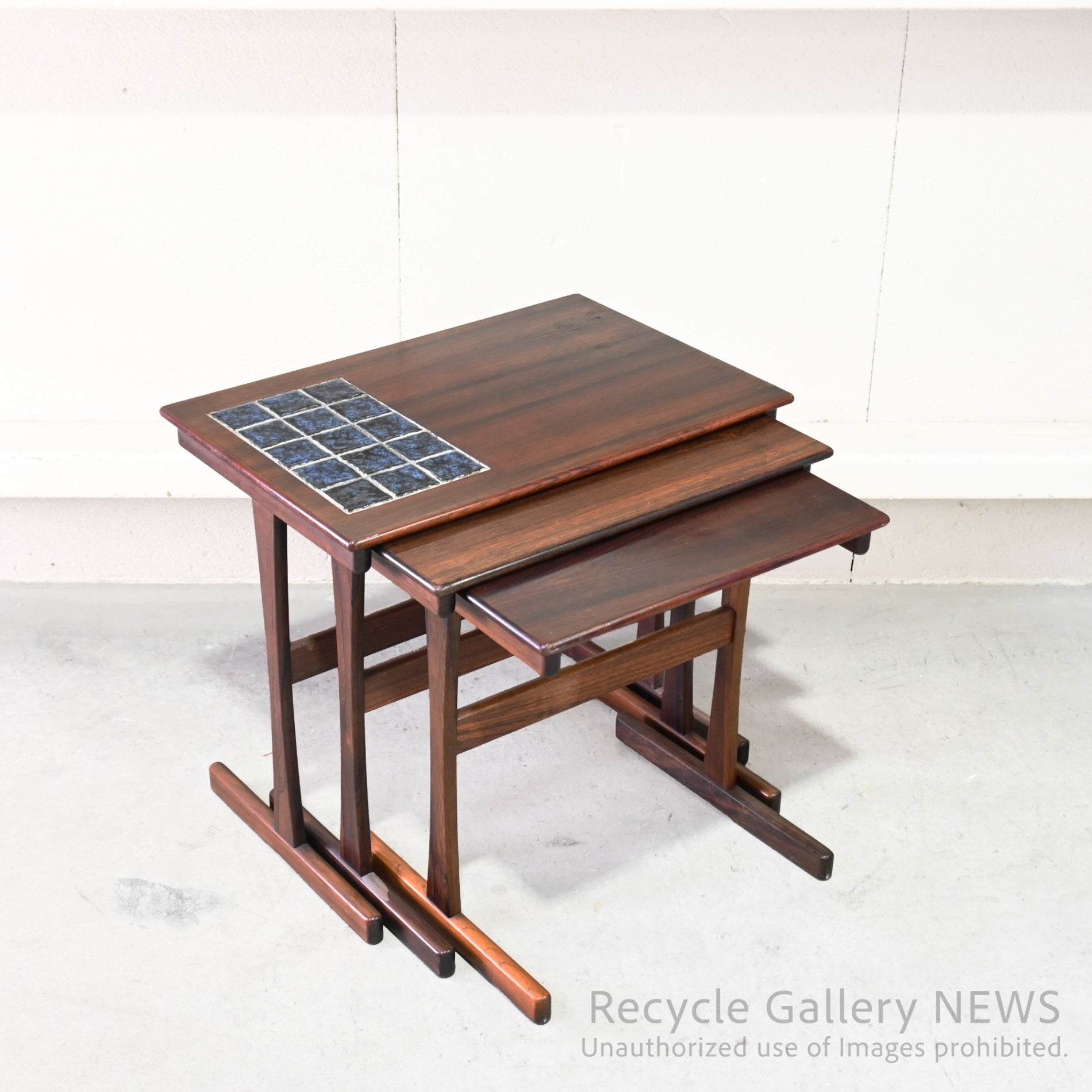 Danish Rosewood Tile Top Nesting Tables Scandinavian Modern  Mid-Century Modern / ローズウッド タイルトップ ネストテーブル デンマーク 北欧モダン  ミッドセンチュリー