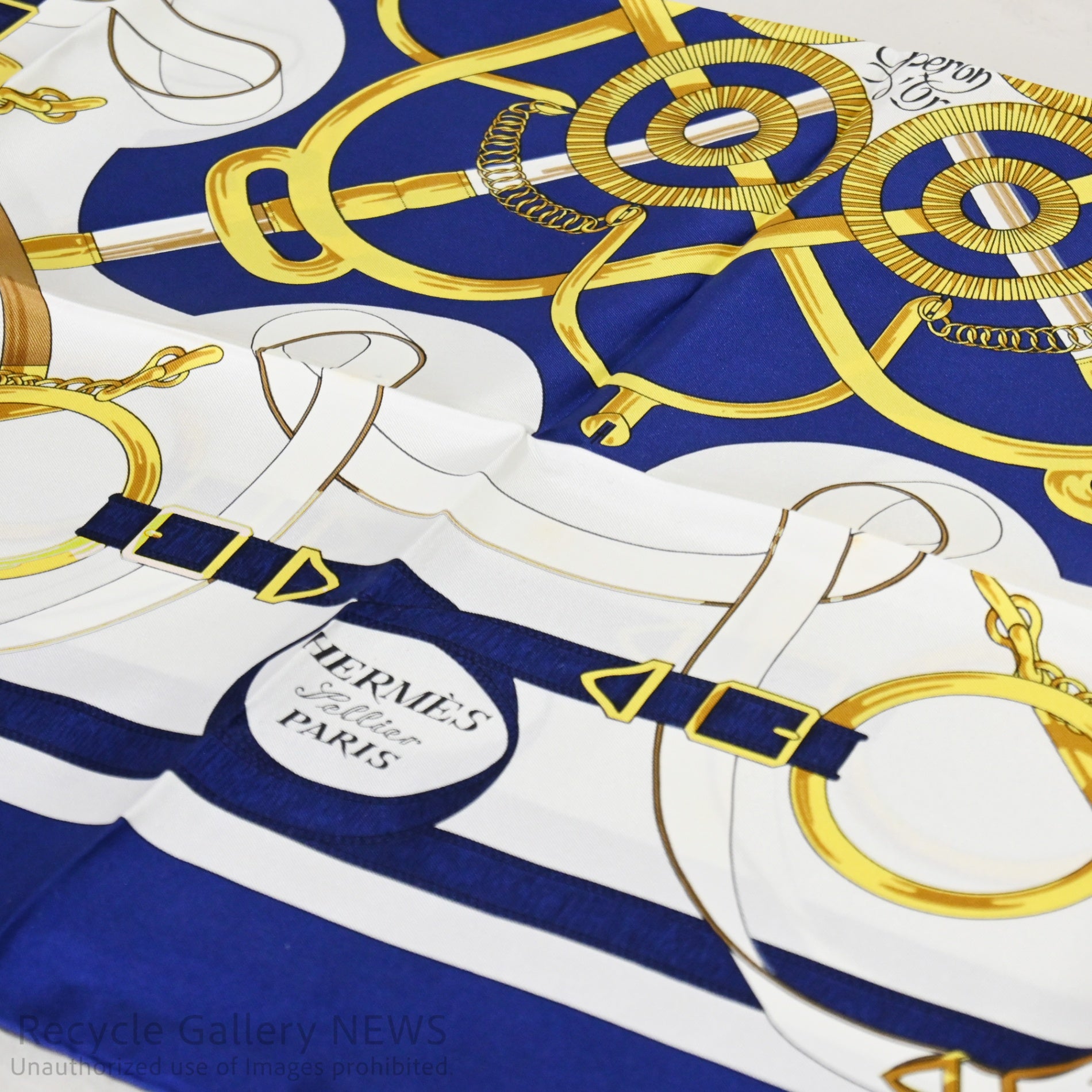 HERMES carré 90 Eperon d'Or Blue Gold France / エルメス カレ90 黄金の拍車 ネイビー ゴールド スカーフ 未使用・新古品 フランス