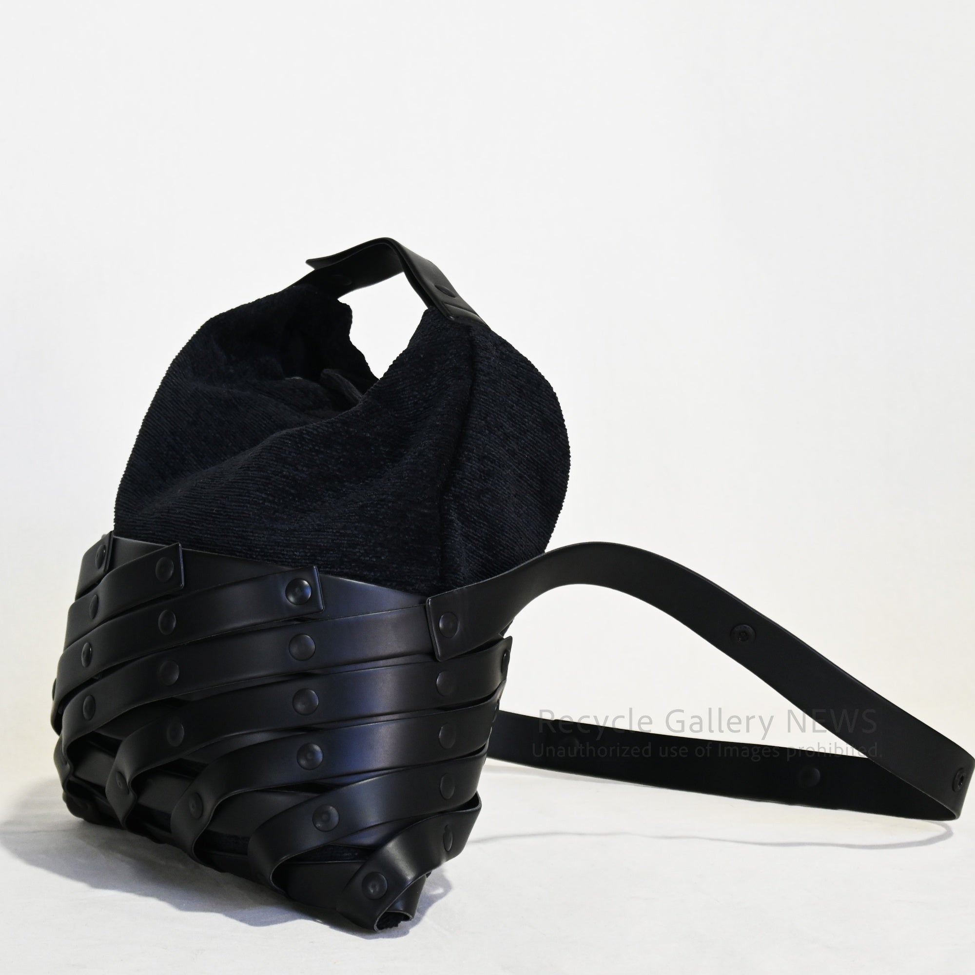ISSEY MIYAKE Spiral Grid 2-Way Large Bag IM13AG502 Black / イッセイミヤケ スパイラルグリッド ラージバッグ ブラック