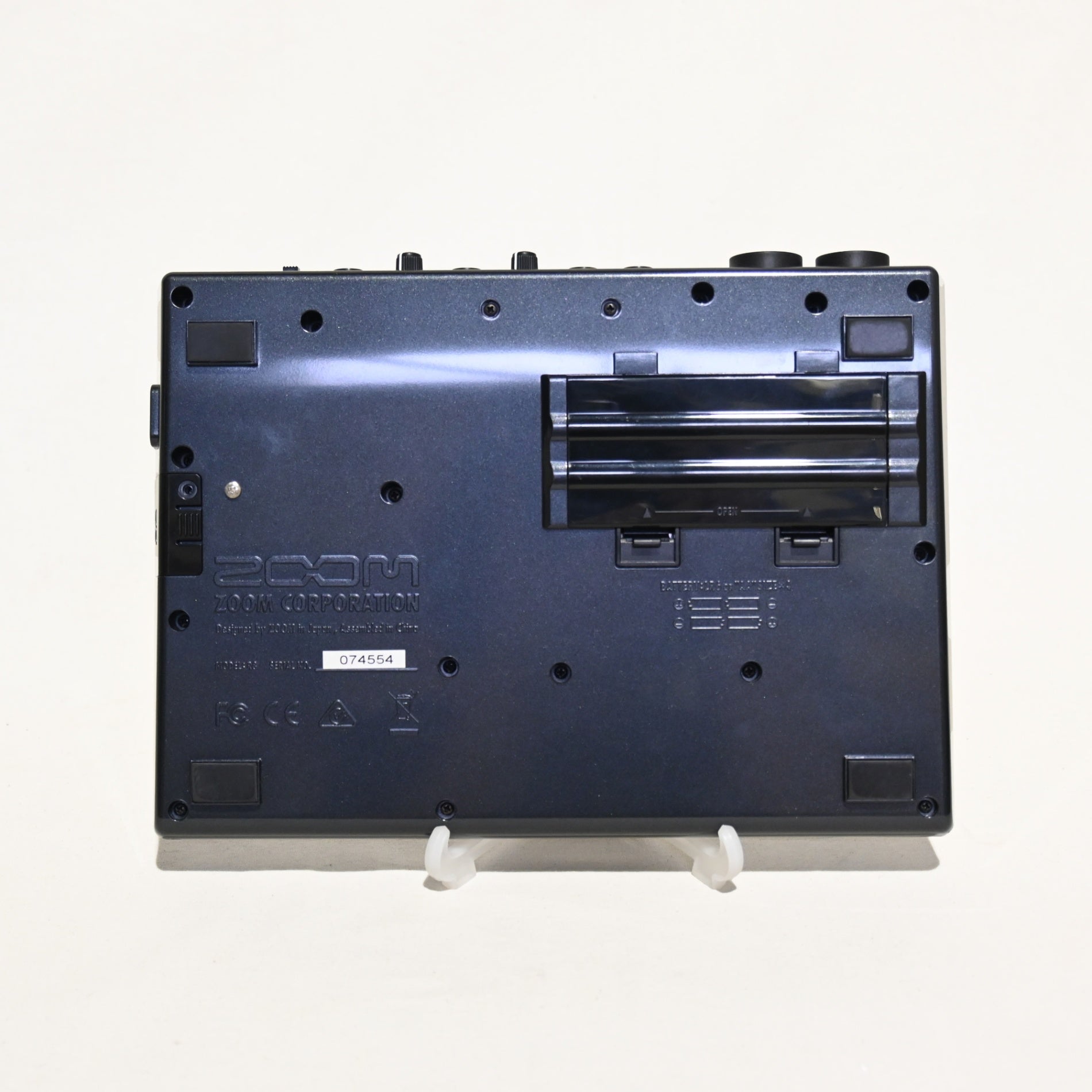 ZOOM R8 Multi-Track Recorder + FS 01 Foot Switch Set Discontinued product / ズーム R8 マルチトラックレコーダー＋ FS 01フットスイッチ セット 生産終了モデル