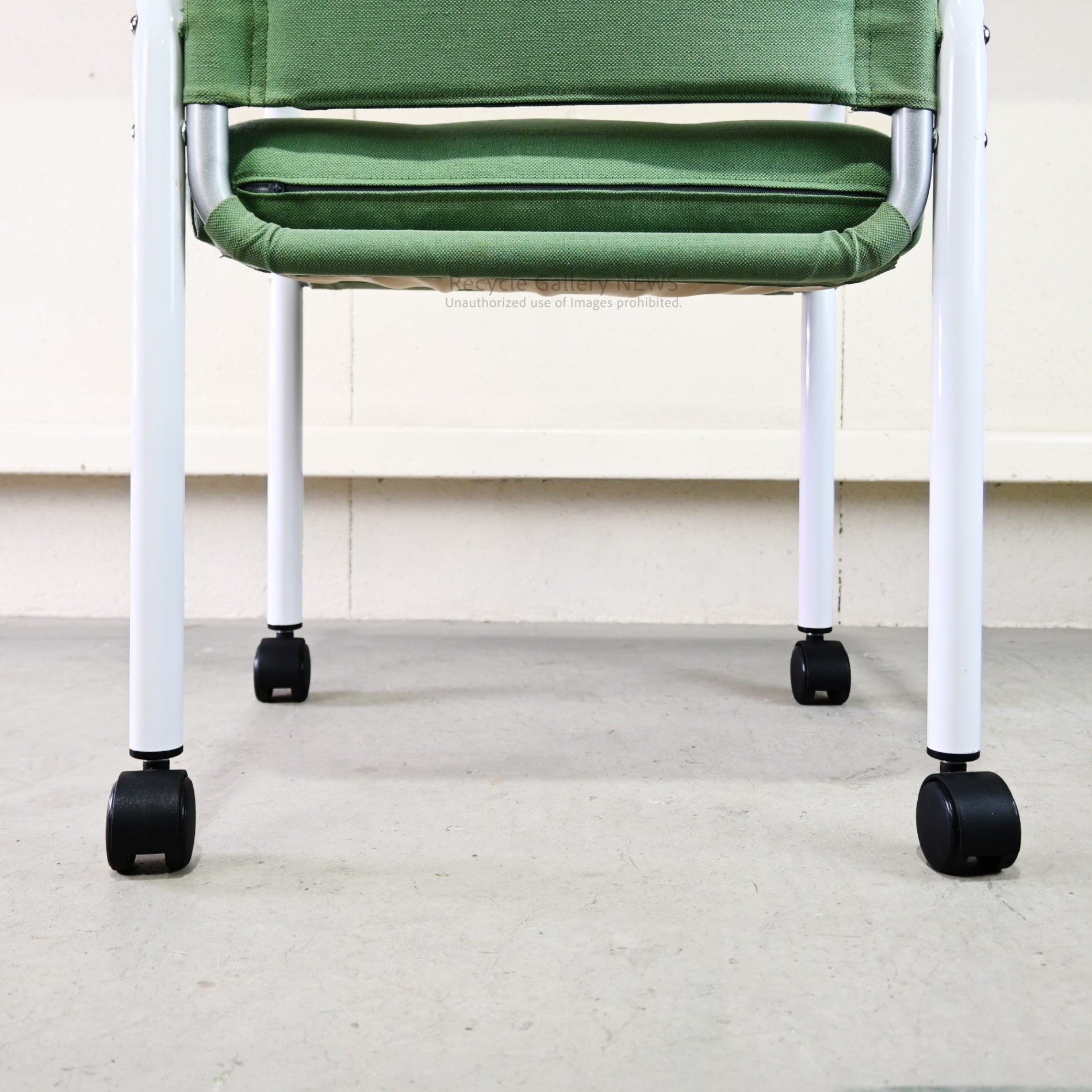 Innovator  Captain Chair Green Color Wood  Metal Sweden Scandinavian Modern Mid-Century / イノベーター キャプテン チェア 緑色 木 金属 スウェーデン 北欧モダン ミッドセンチュリー