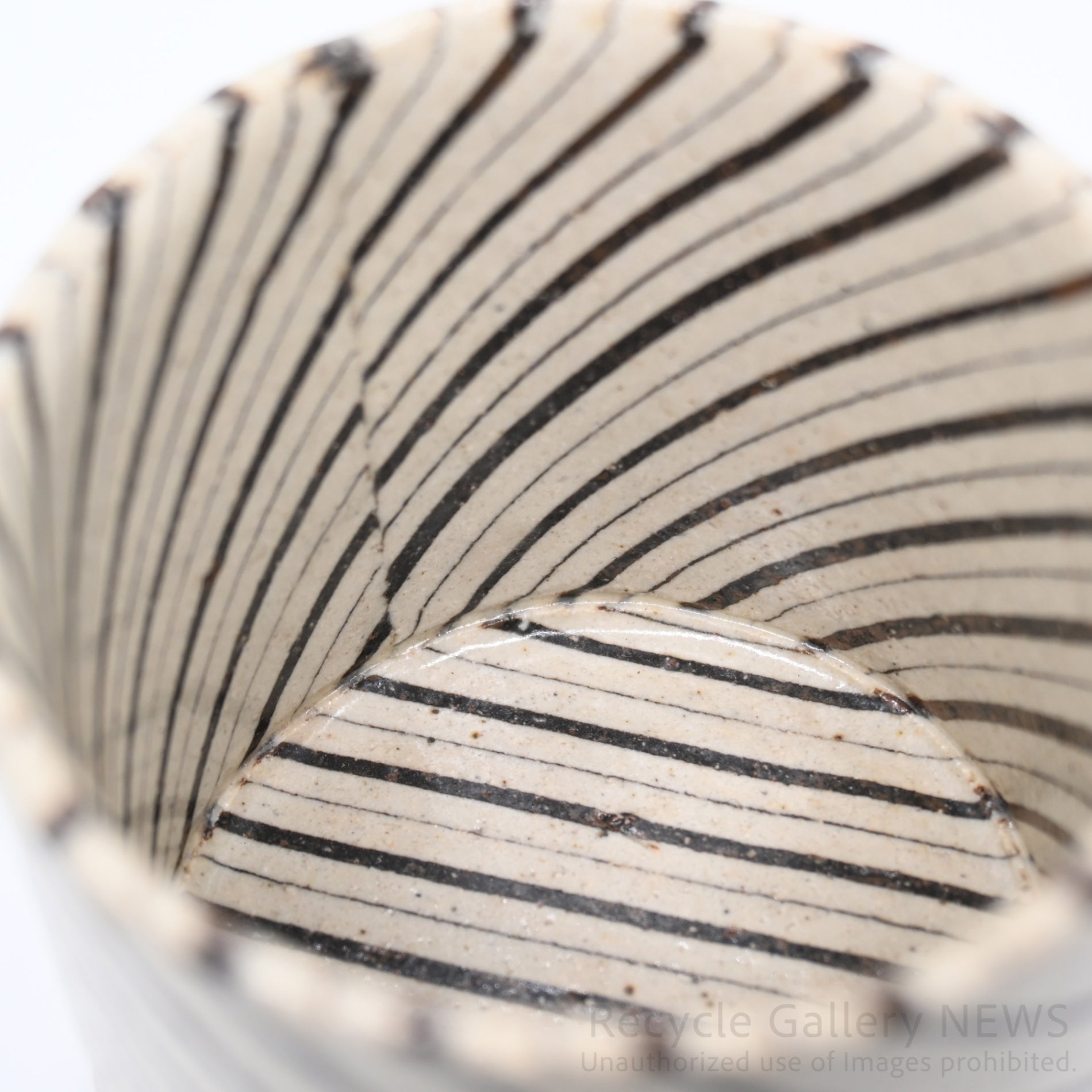 Yusuke Aida Oshino Kiln Nerikomi Clay Seam "SHIGURE" Cup&Saucer Contemporary Japanese Ceramics Ivory Brown Stripe Pattern / 會田雄亮 忍野窯 練上 碗皿 「時雨」カップ＆ソーサー コーヒーカップ 陶器 現代陶芸 和モダン クリーム ブラウン ストライプ