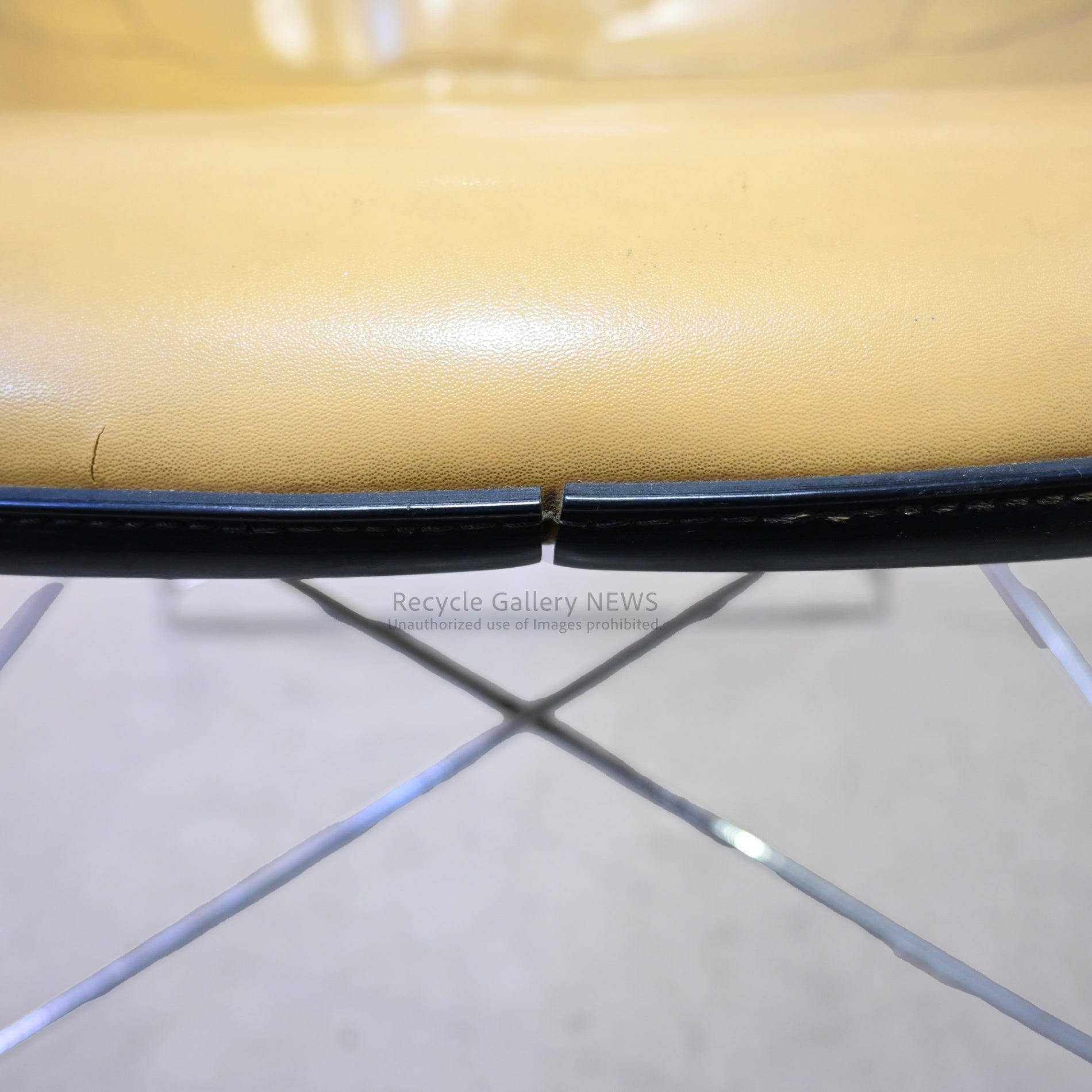 Vintage Herman Miller Eames 1st Generation Arm Shell Chair American Mid Century With Damage / ハーマンミラー イームズ アームシェルチェア 1ｓｔ ﾀﾞﾒｰｼﾞ イームズ夫妻 ミットセンチュリー アメリカ