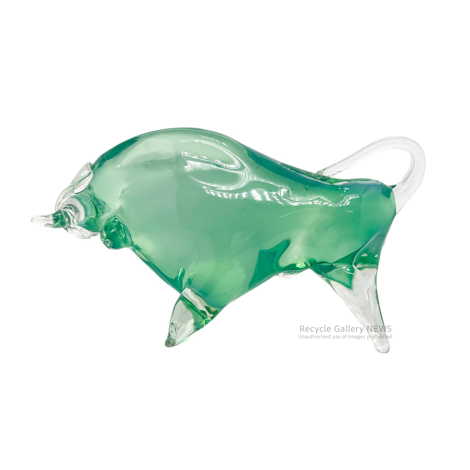 Glass bull figurine Green / ガラス製 闘牛 オブジェ エメラルドグリーン