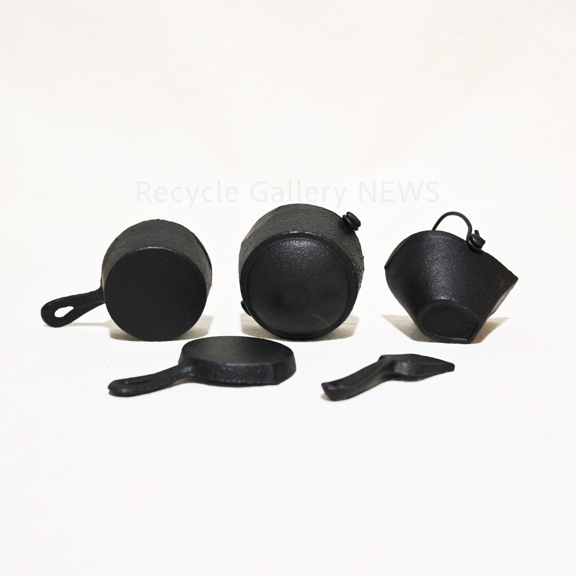 GREY IRON CASTING POTS AND PANS Miniature Iron Pot Set American Vintage Dollhouse / 鉄製 ミニチュア  鍋4点＋ヘラ１点セット アメリカンヴィンテージ ぬい活グッズドールハウス