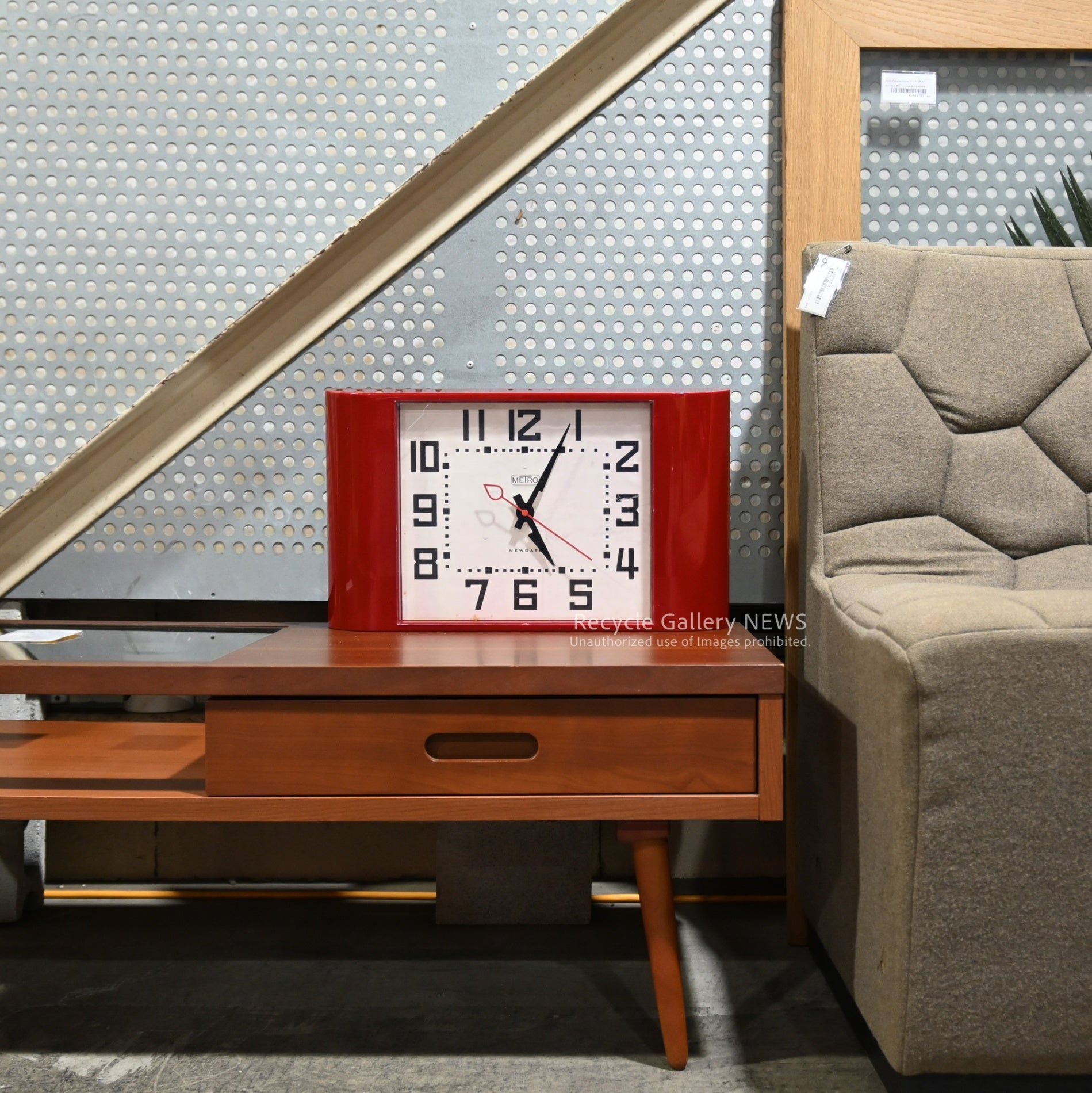 NEWGATE "METRO" Wall Clock Red / ニューゲート "メトロ" 壁掛け時計 赤