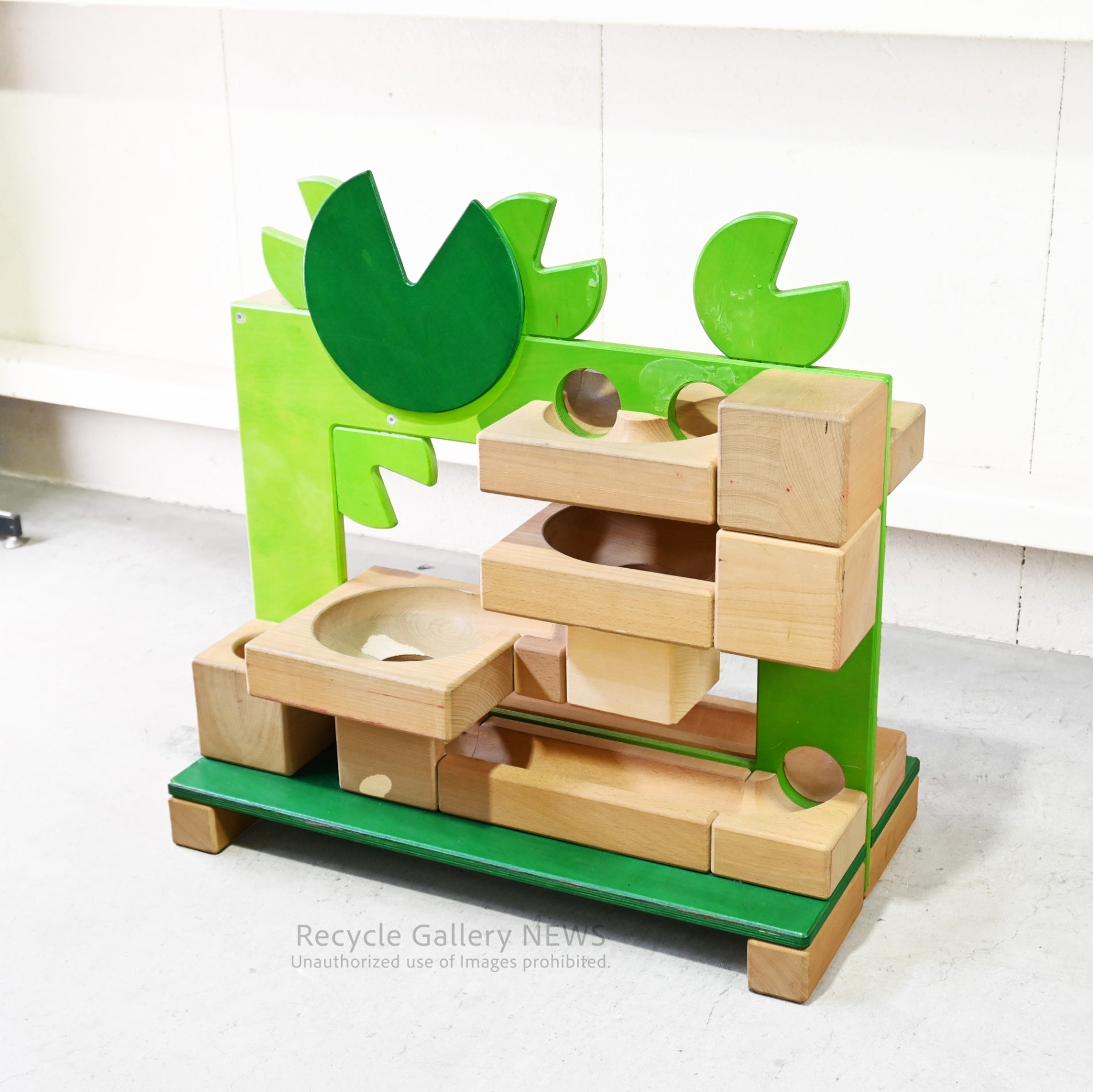 Bornelund Japanese Wooden Marble Run Educational Toy for All Ages / マーブルラン 木製 日本 知育玩具 オモチャ 全年齢