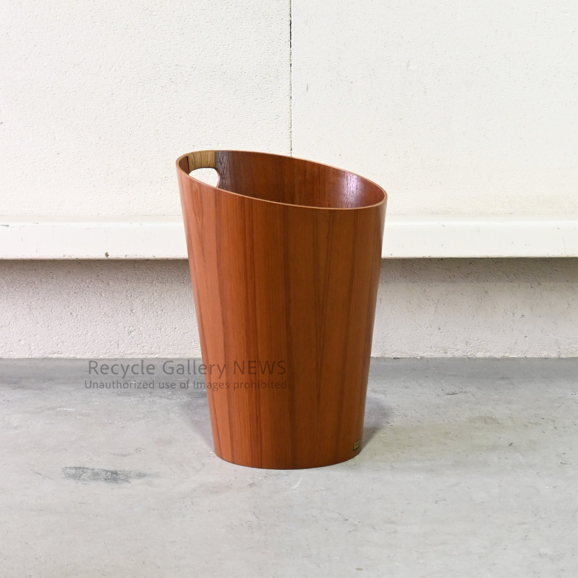 SAITO WOOD Molded Plywood Paper Basket Wastebasket Brown Discontinued / サイトーウッド 成形合板 ペーパーバスケット ゴミ箱 ブラウン 廃盤品