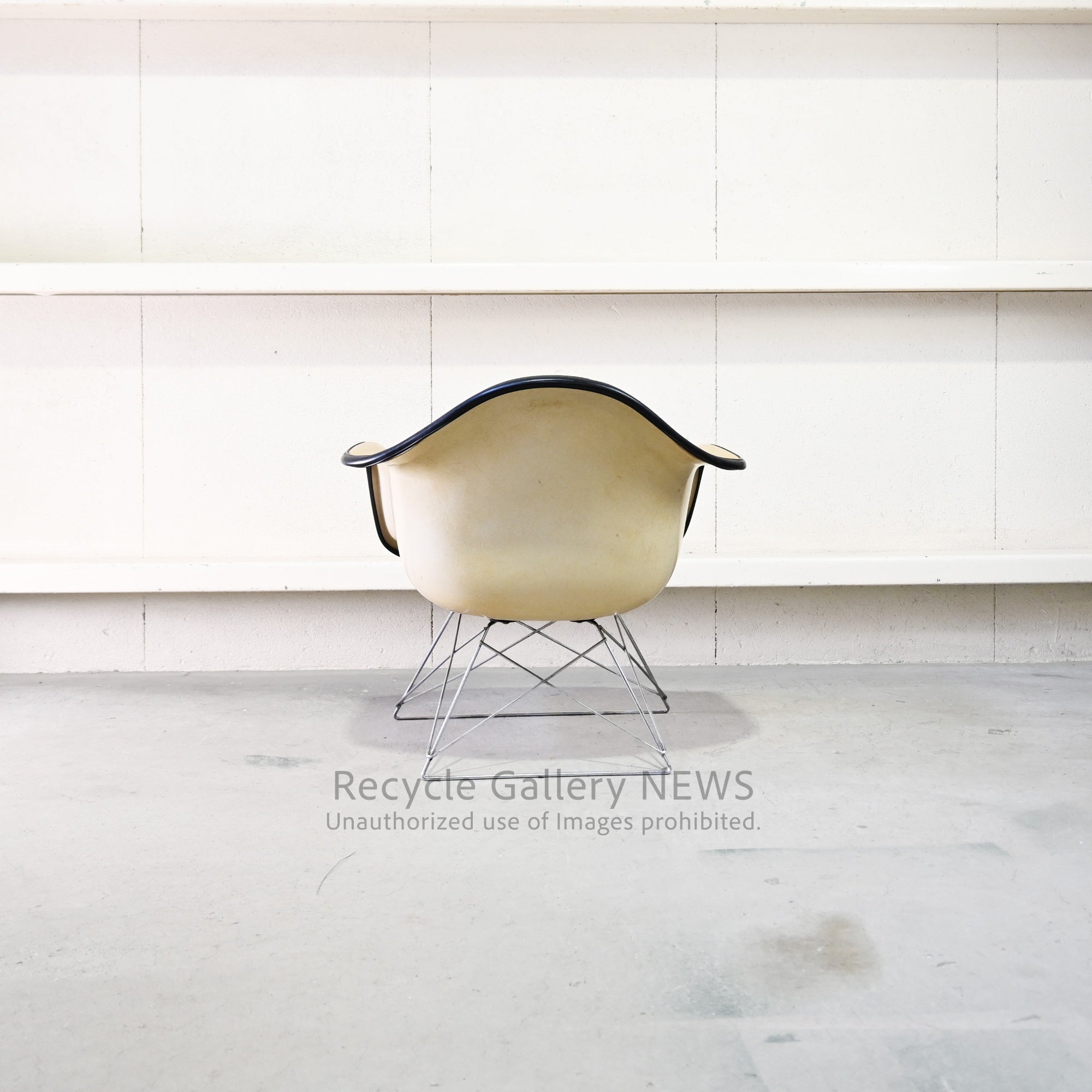 Vintage Herman Miller Eames 1st Generation Arm Shell Chair American Mid Century With Damage / ハーマンミラー イームズ アームシェルチェア 1ｓｔ ﾀﾞﾒｰｼﾞ イームズ夫妻 ミットセンチュリー アメリカ